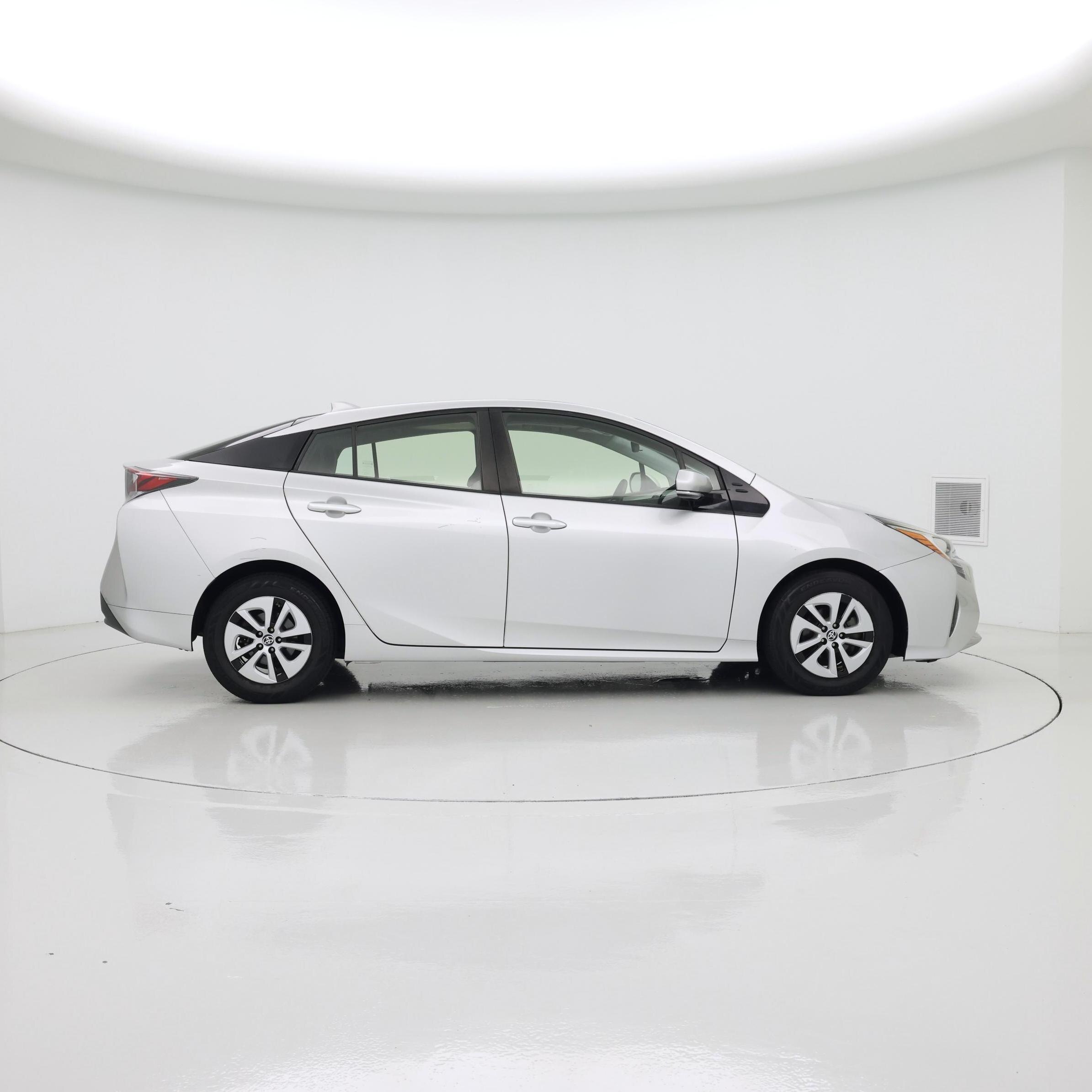 Thumbnail: 2016 Toyota Prius - 7