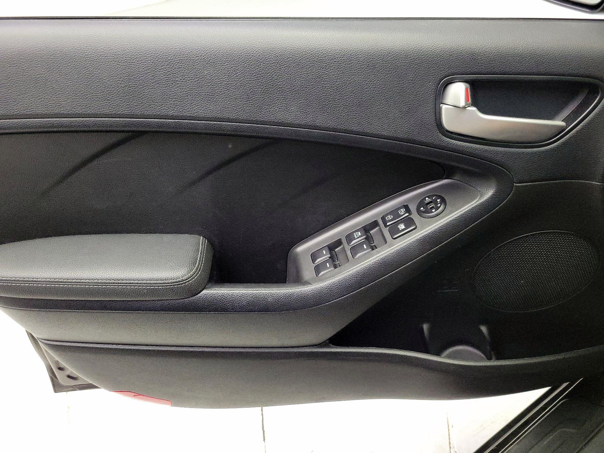 Thumbnail: 2018 Kia Forte - 12