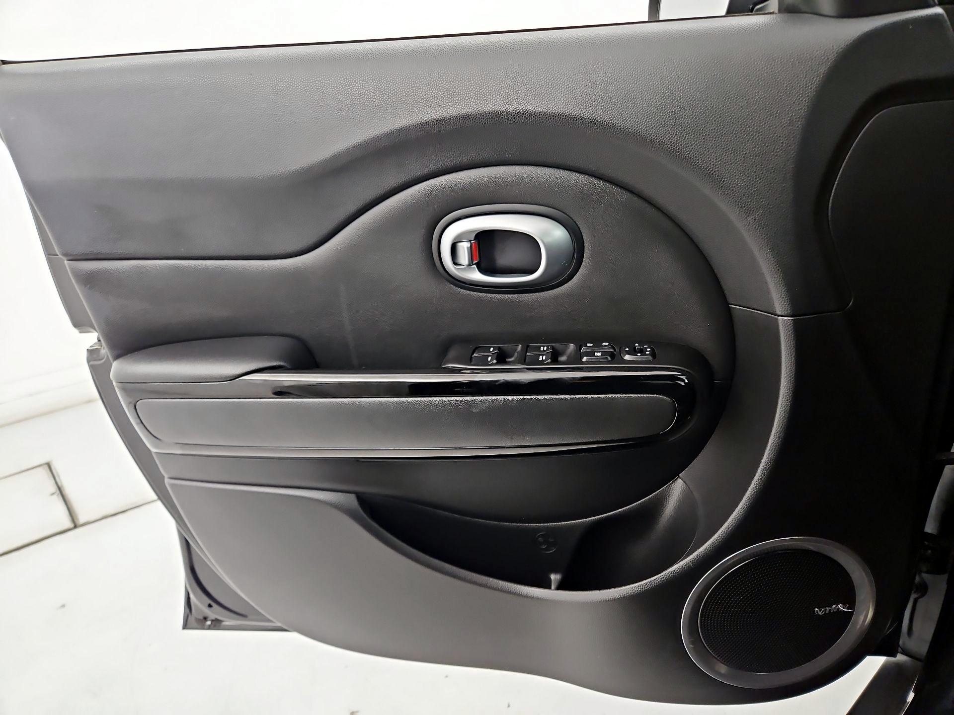 Thumbnail: 2015 Kia Soul - 12