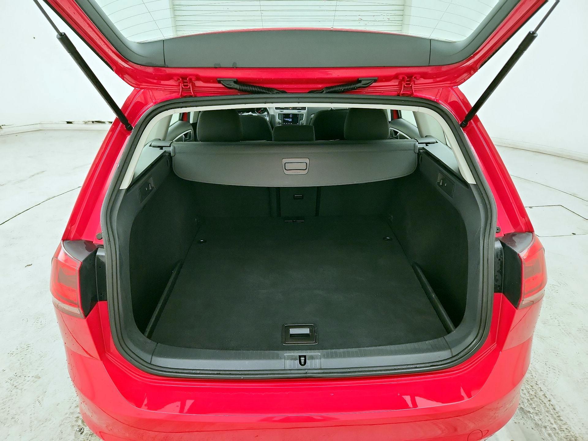 Thumbnail: 2016 Volkswagen Golf - 20