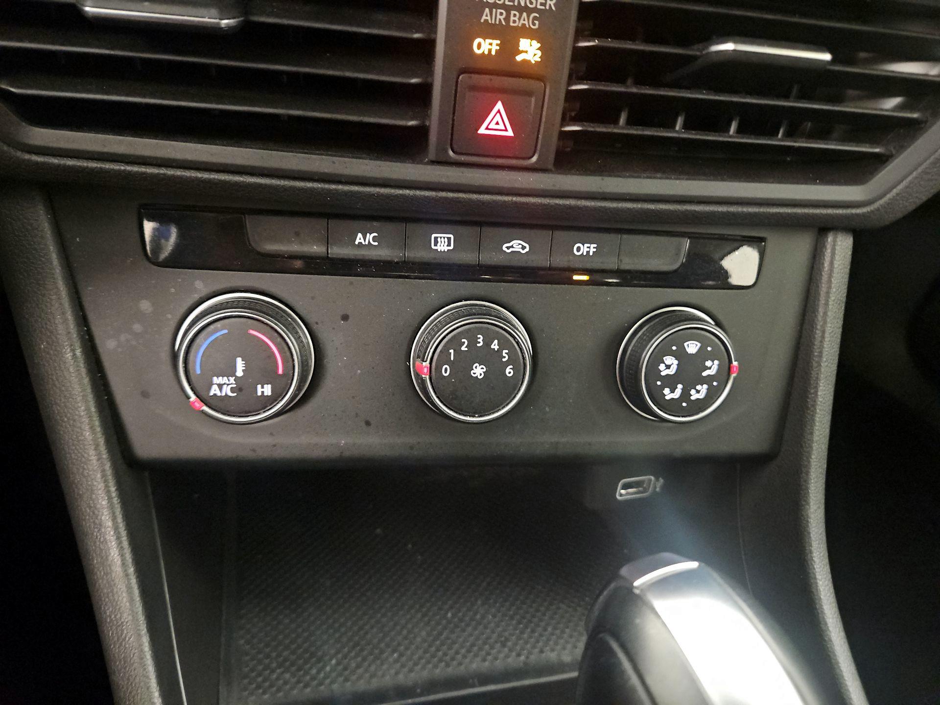 Thumbnail: 2019 Volkswagen Jetta - 16