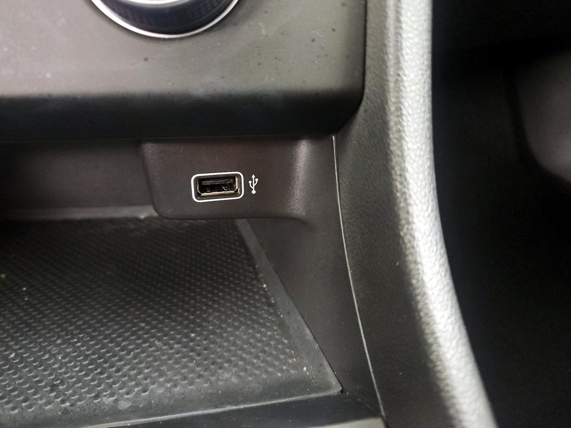 Thumbnail: 2019 Volkswagen Jetta - 18