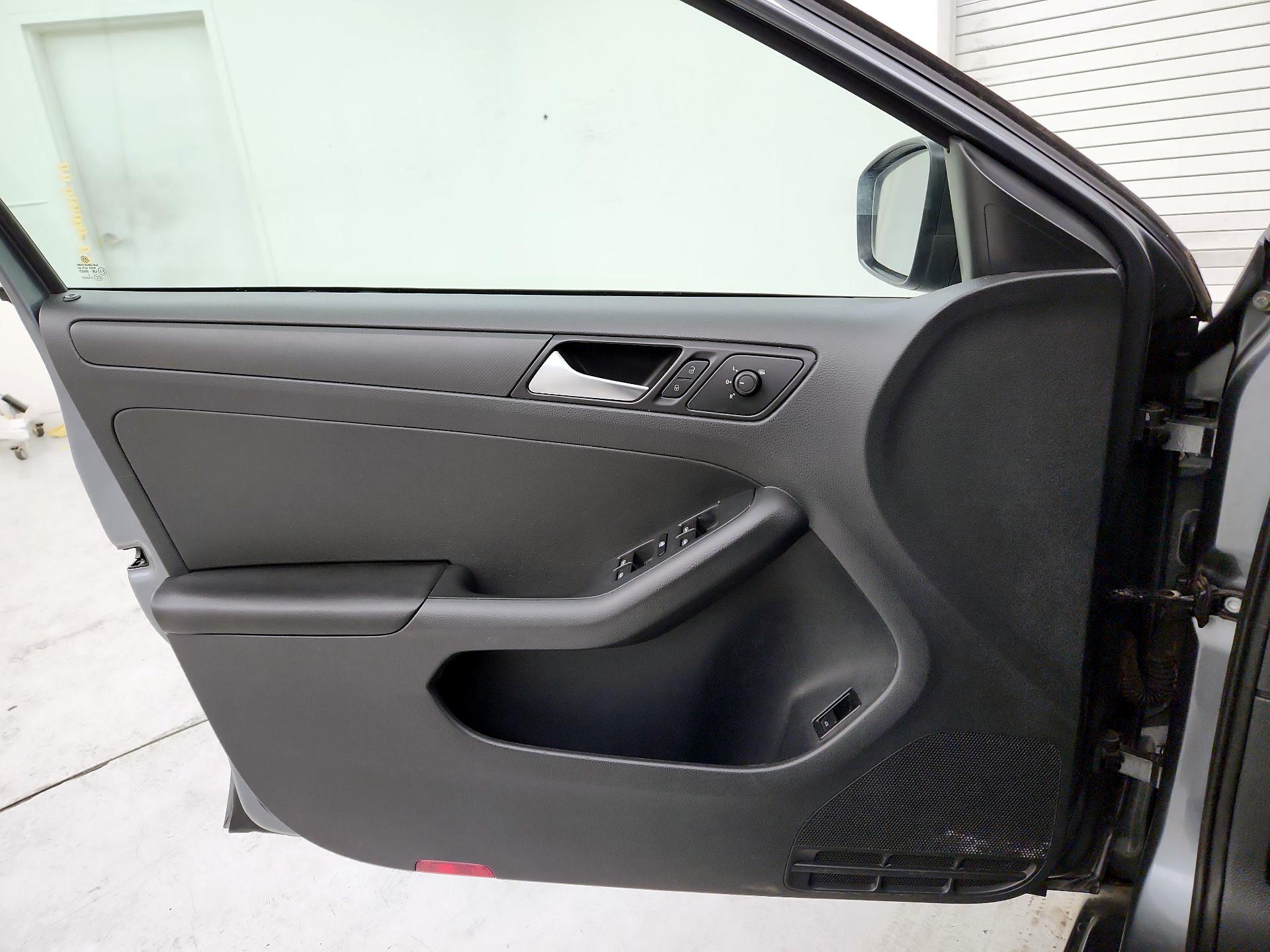 Thumbnail: 2015 Volkswagen Jetta - 12