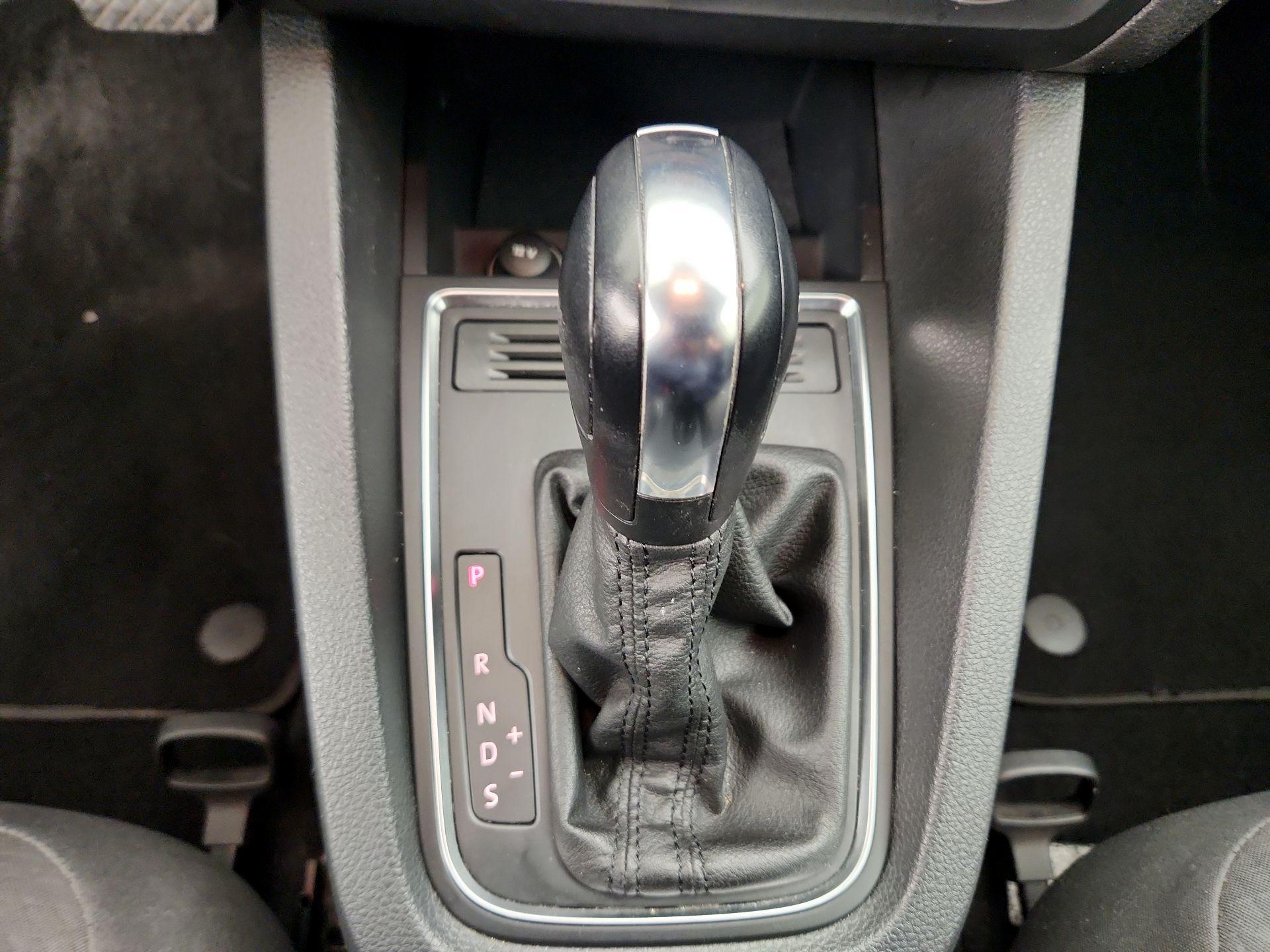 Thumbnail: 2015 Volkswagen Jetta - 16