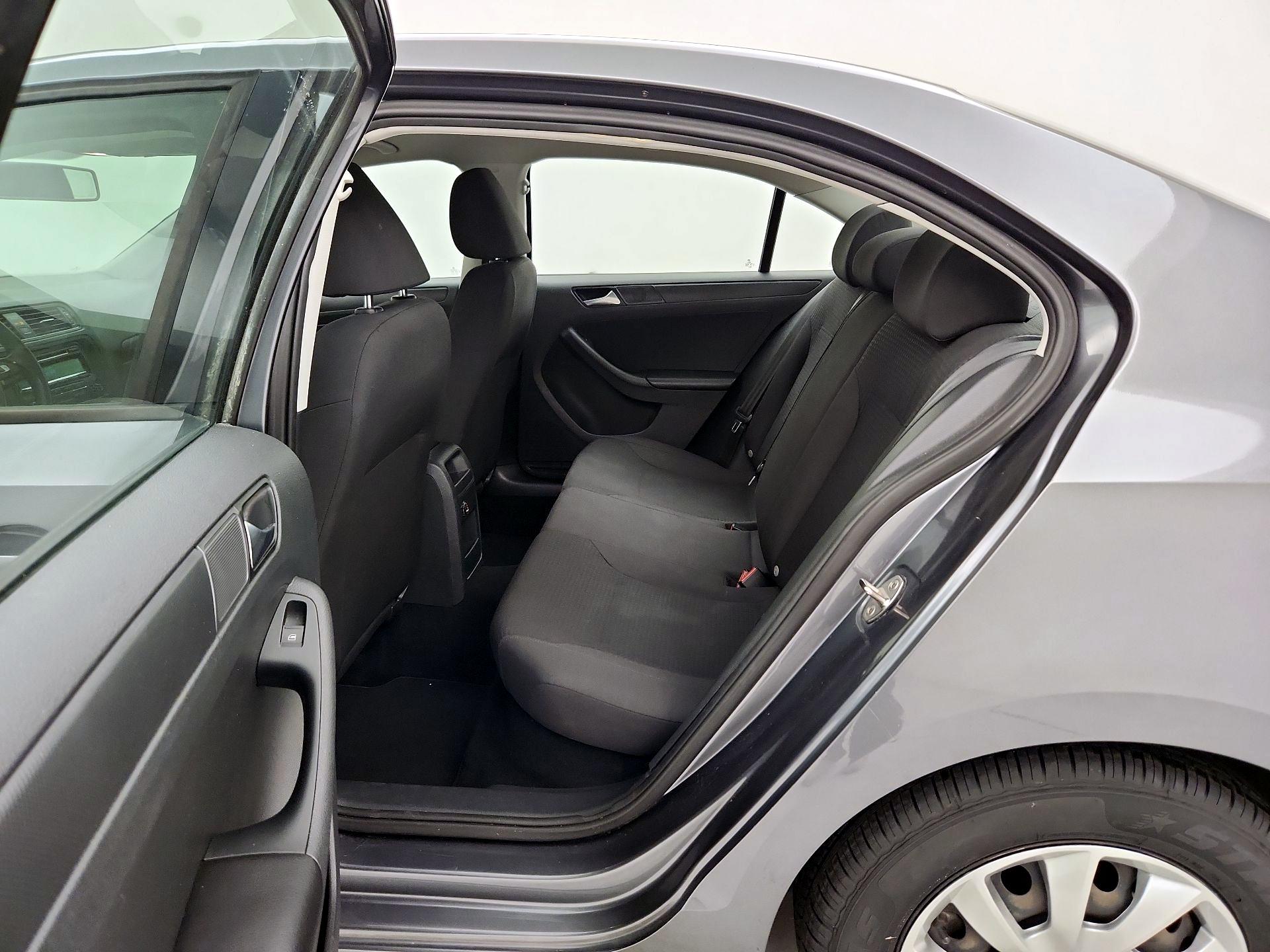 Thumbnail: 2015 Volkswagen Jetta - 18