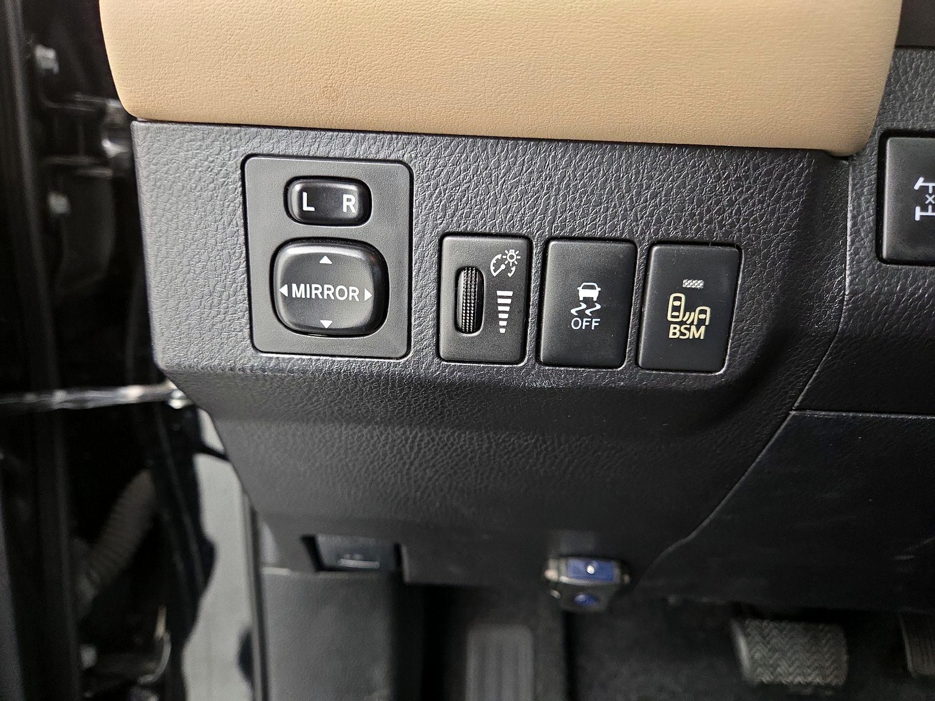 Thumbnail: 2015 Toyota RAV4 - 13