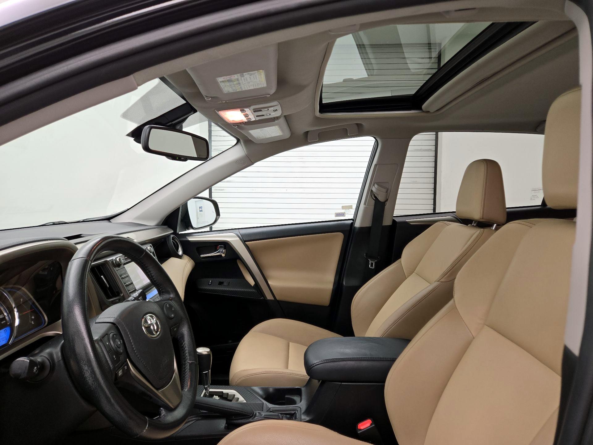 Thumbnail: 2015 Toyota RAV4 - 19