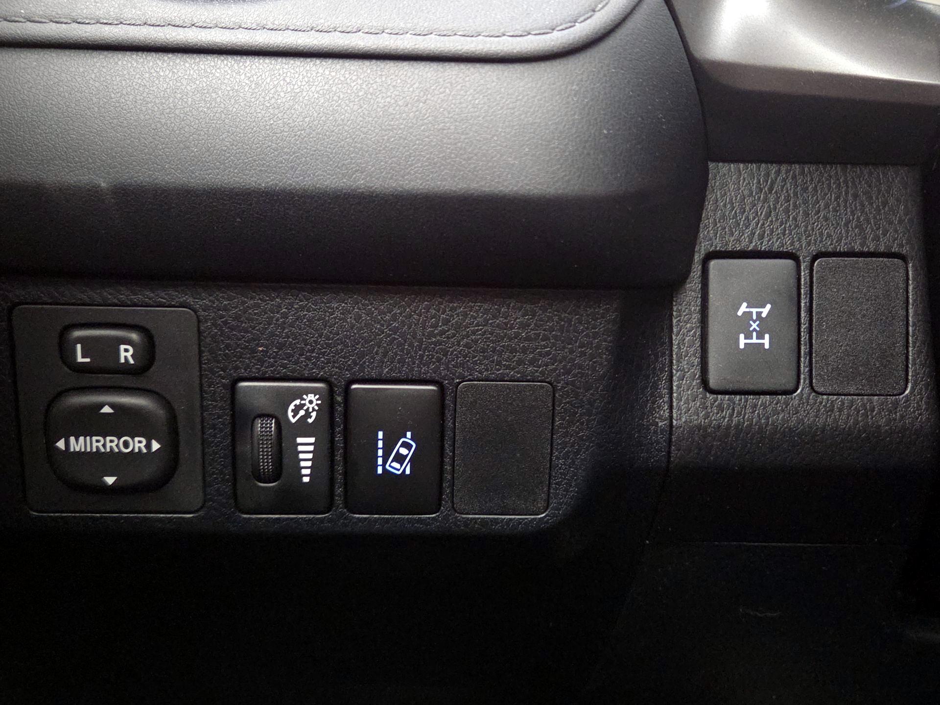 Thumbnail: 2018 Toyota RAV4 - 13