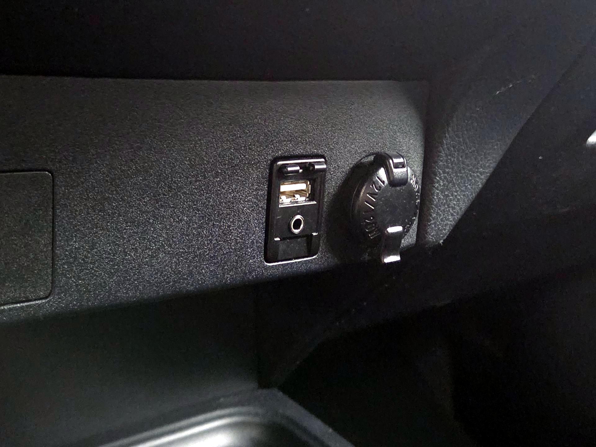 Thumbnail: 2018 Toyota RAV4 - 18