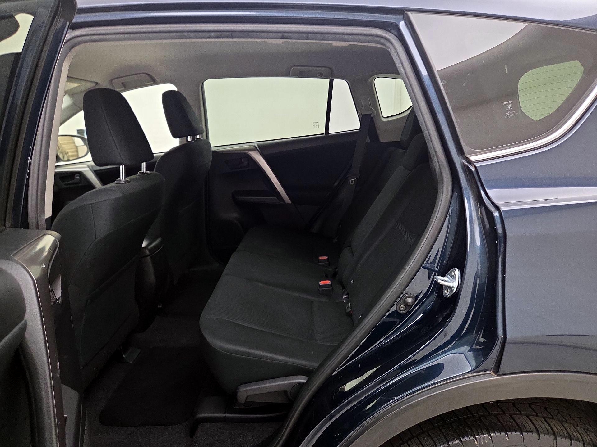 Thumbnail: 2018 Toyota RAV4 - 19