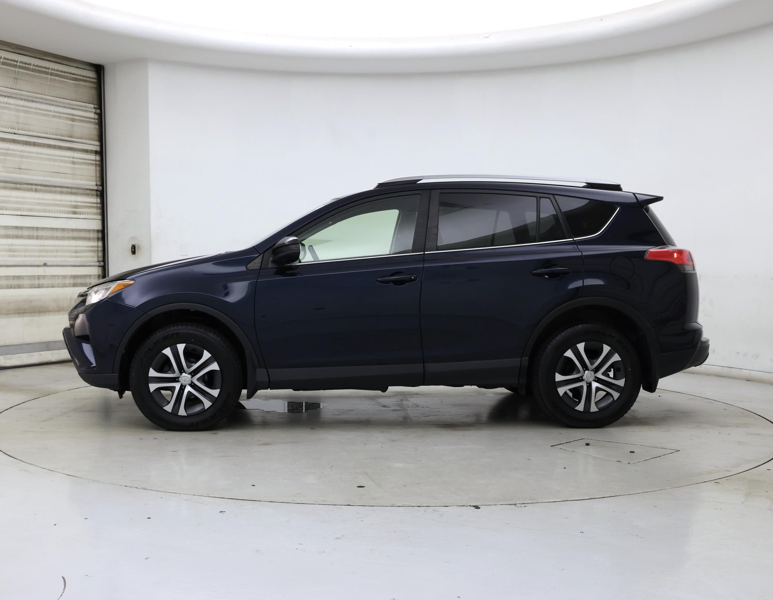 Thumbnail: 2018 Toyota RAV4 - 3