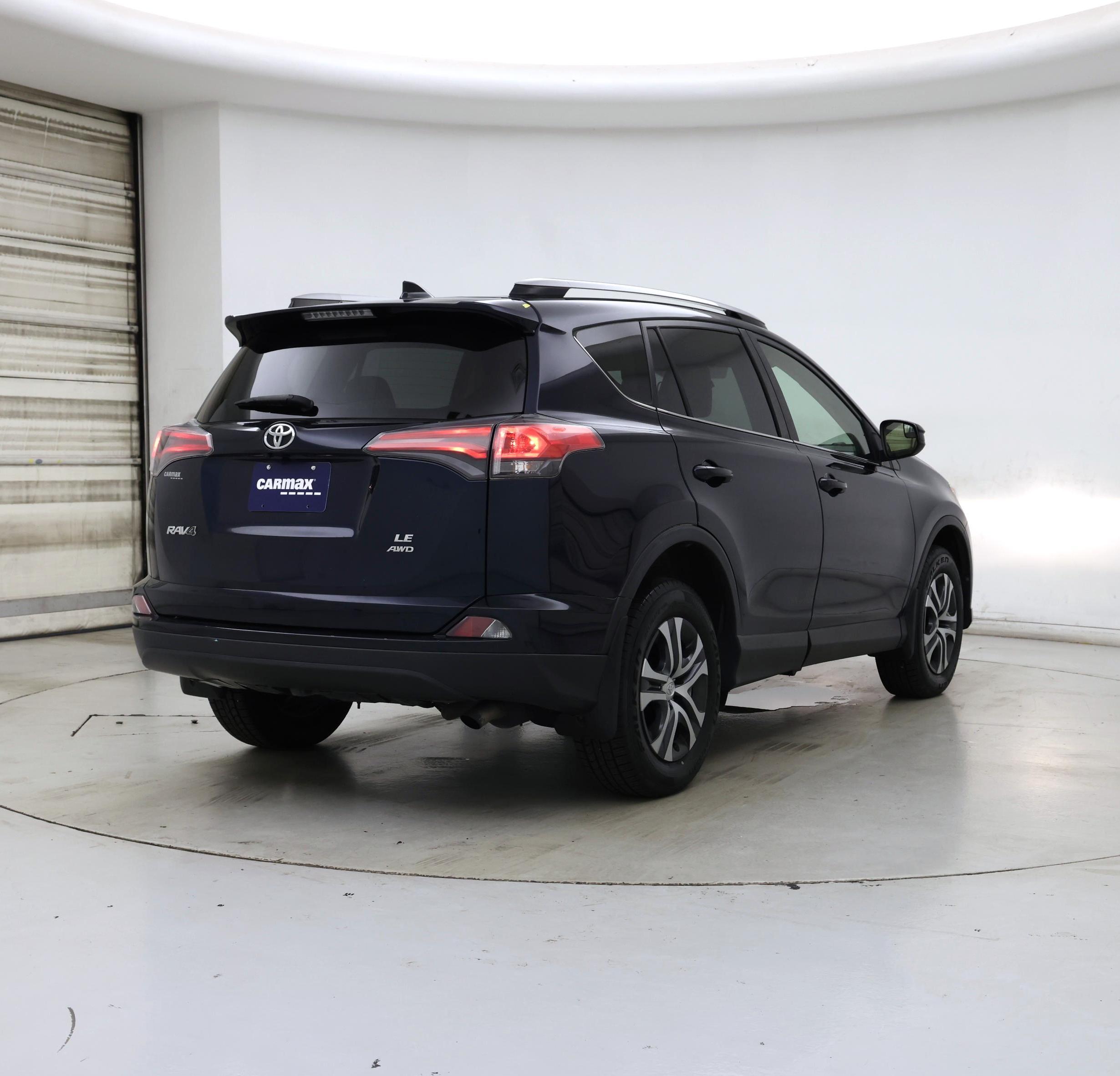 Thumbnail: 2018 Toyota RAV4 - 8