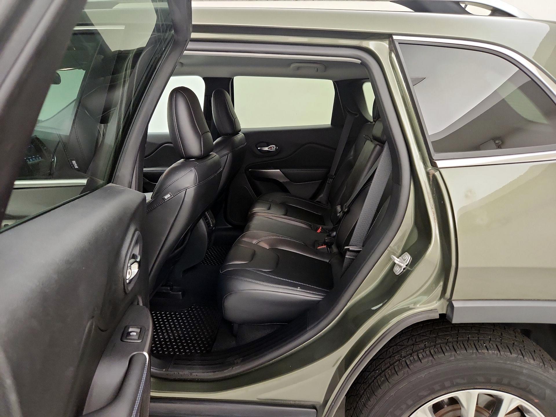 Thumbnail: 2020 Jeep Cherokee - 18