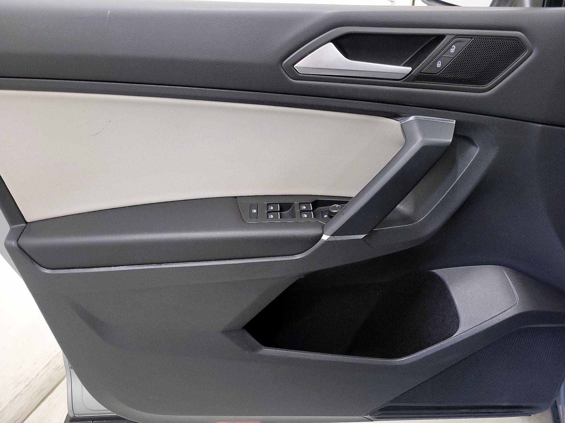 Thumbnail: 2020 Volkswagen Tiguan - 12