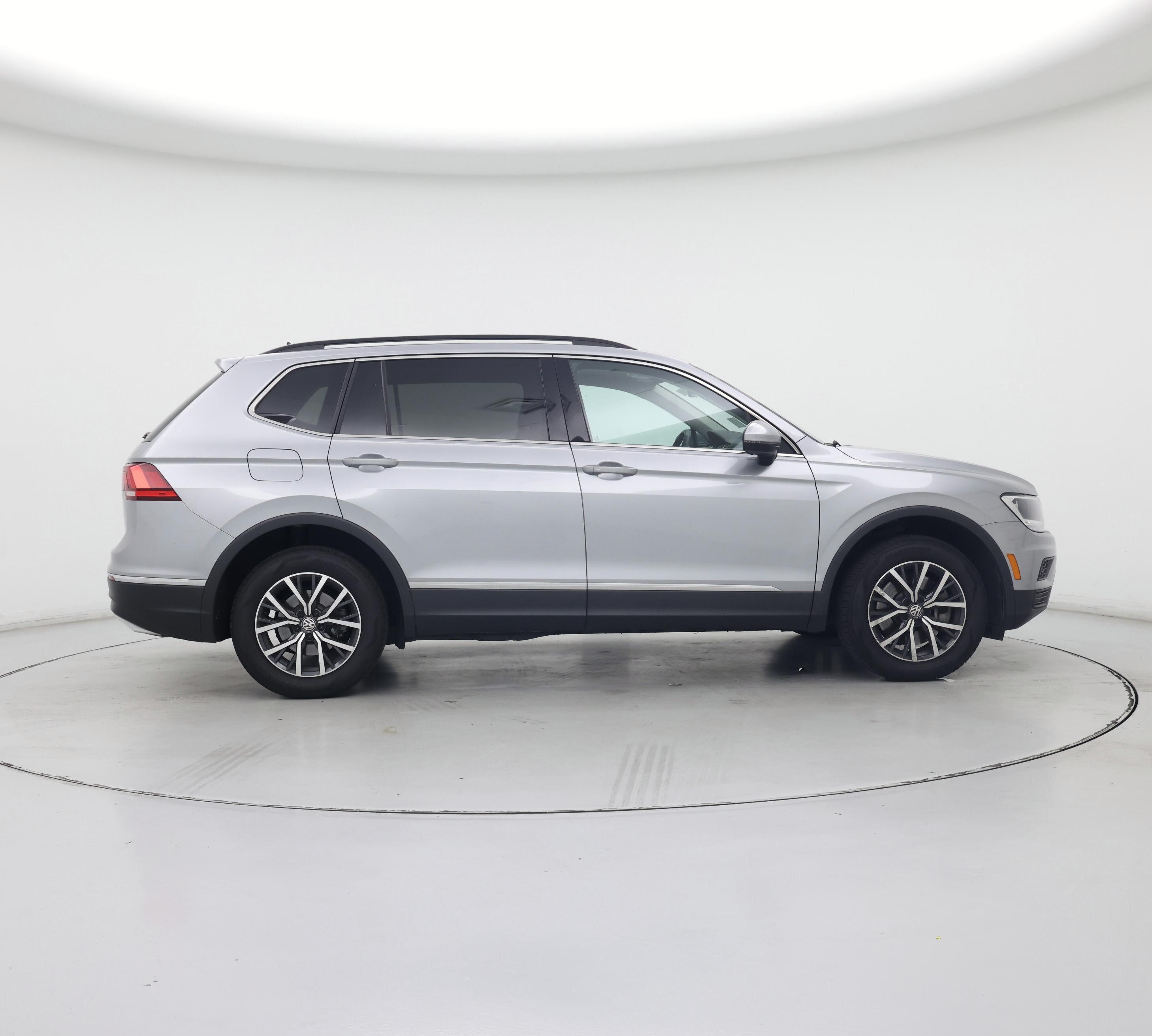 Thumbnail: 2020 Volkswagen Tiguan - 7