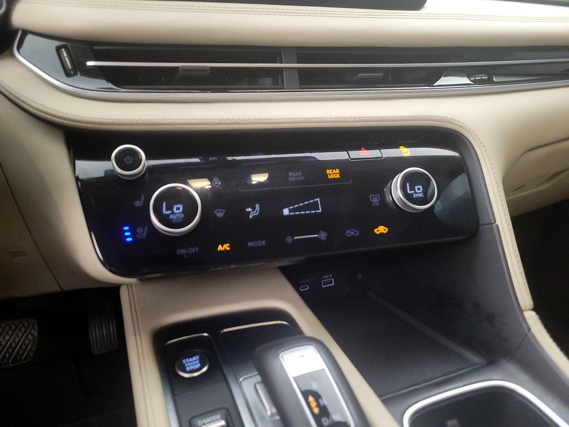 Thumbnail: 2023 INFINITI QX60 - 17