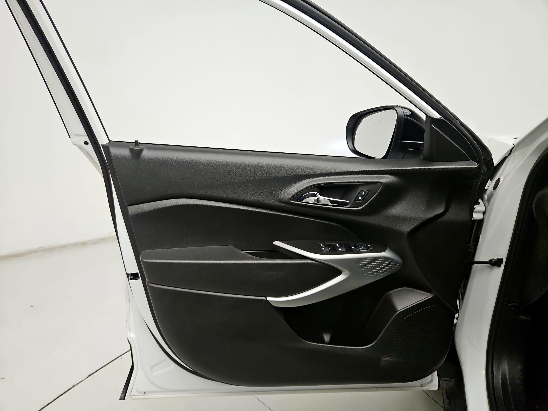 Thumbnail: 2025 Chevrolet Trax - 12