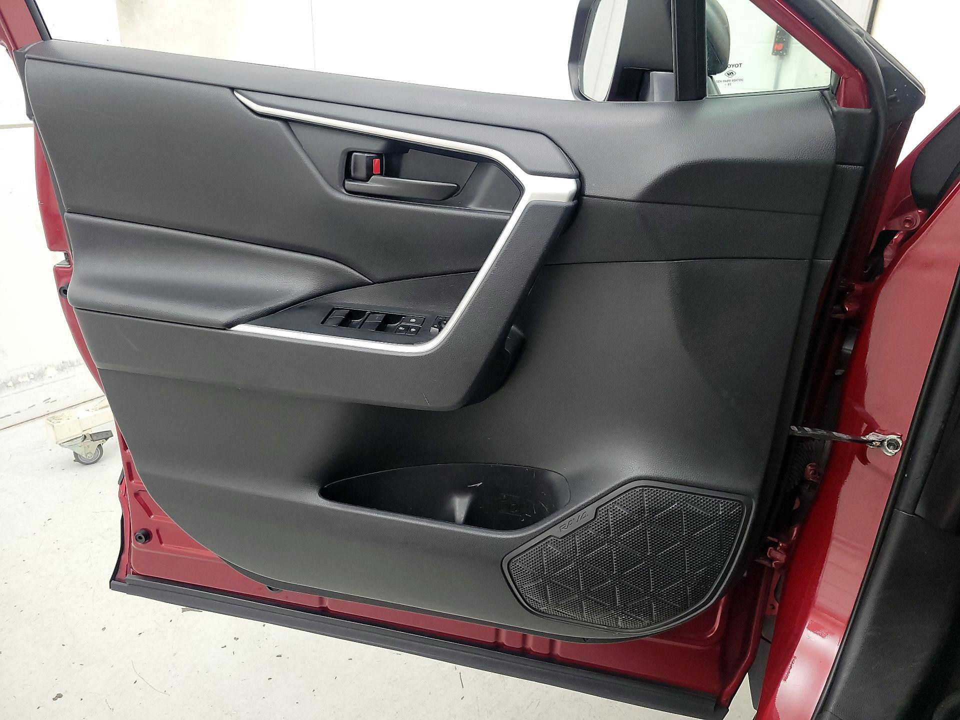 Thumbnail: 2021 Toyota RAV4 - 12
