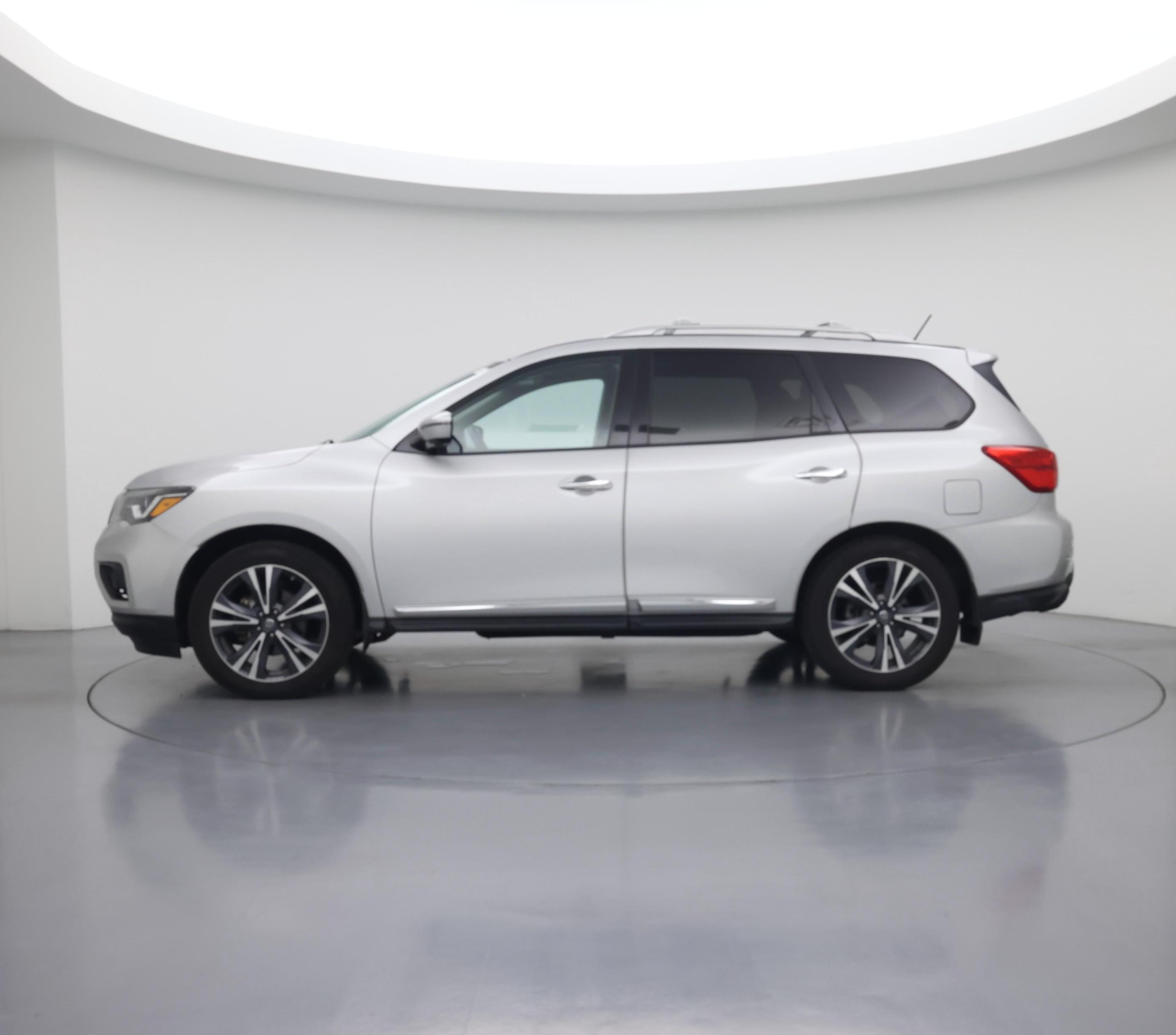 Thumbnail: 2017 Nissan Pathfinder - 3