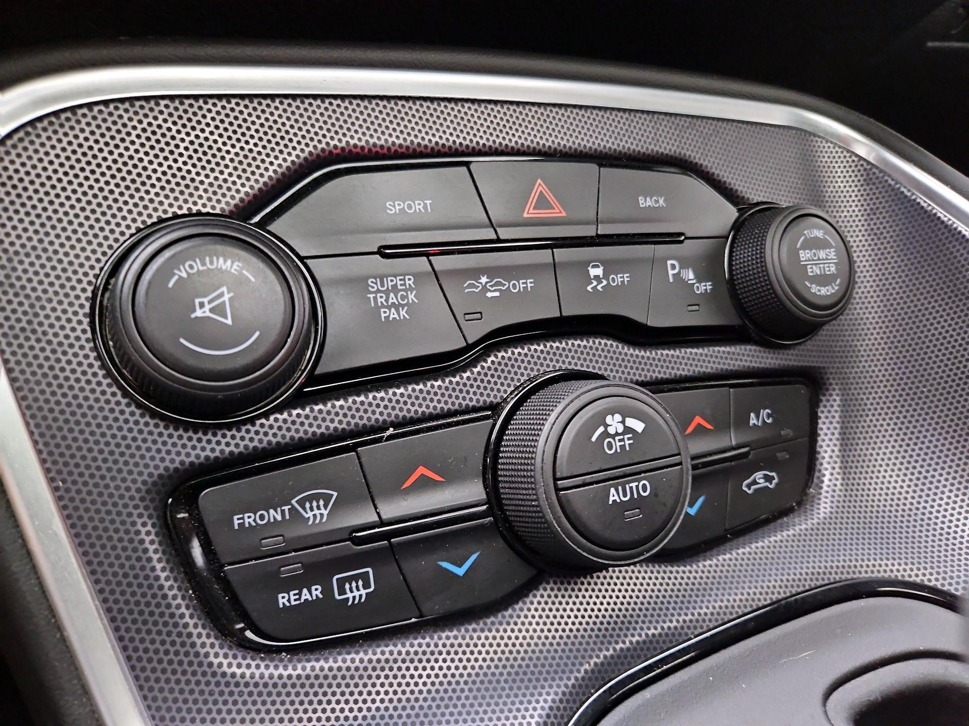Thumbnail: 2016 Dodge Challenger - 17
