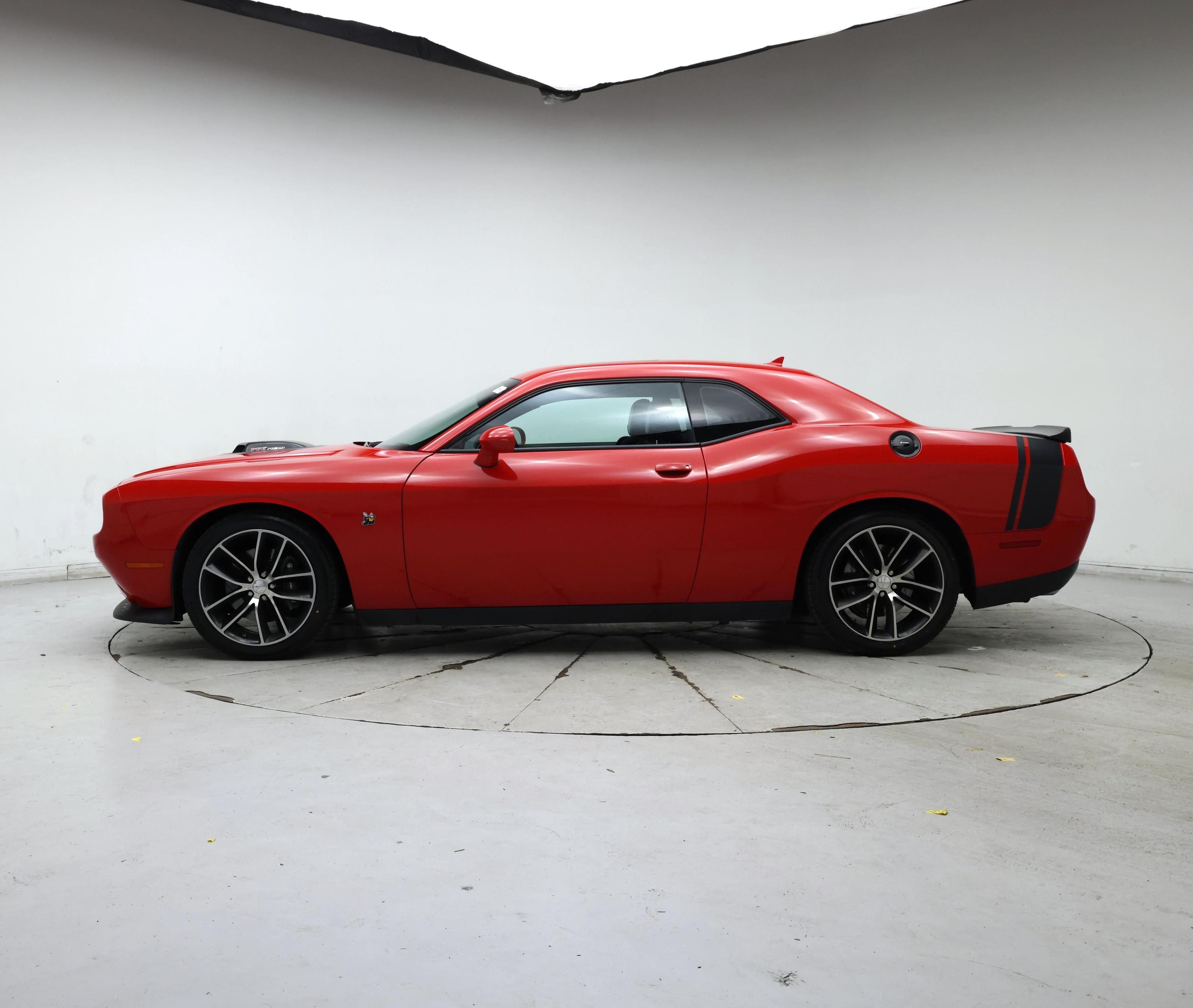 Thumbnail: 2016 Dodge Challenger - 3