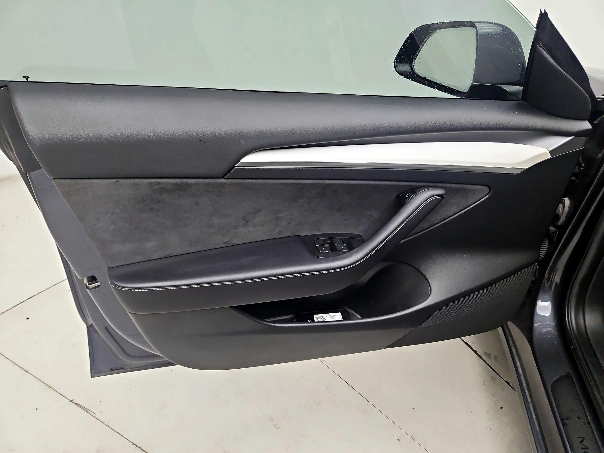 Thumbnail: 2023 Tesla Model 3 - 12
