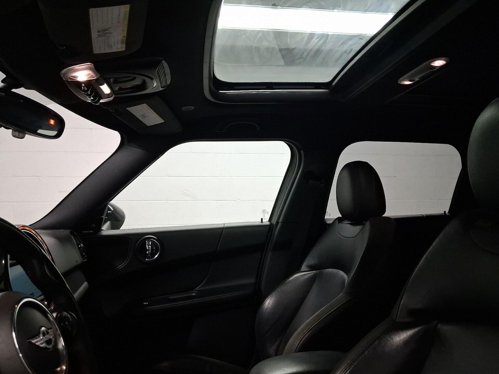 Panoramic Sunroof & Skylight(s)