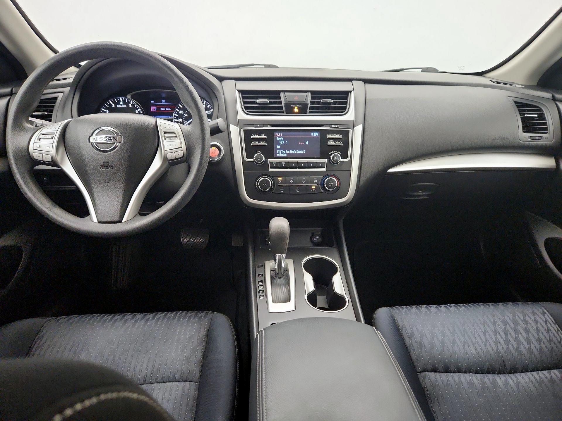 Thumbnail: 2017 Nissan Altima - 9