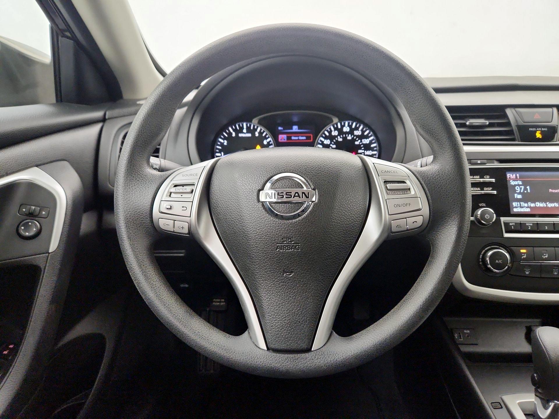 Thumbnail: 2017 Nissan Altima - 10