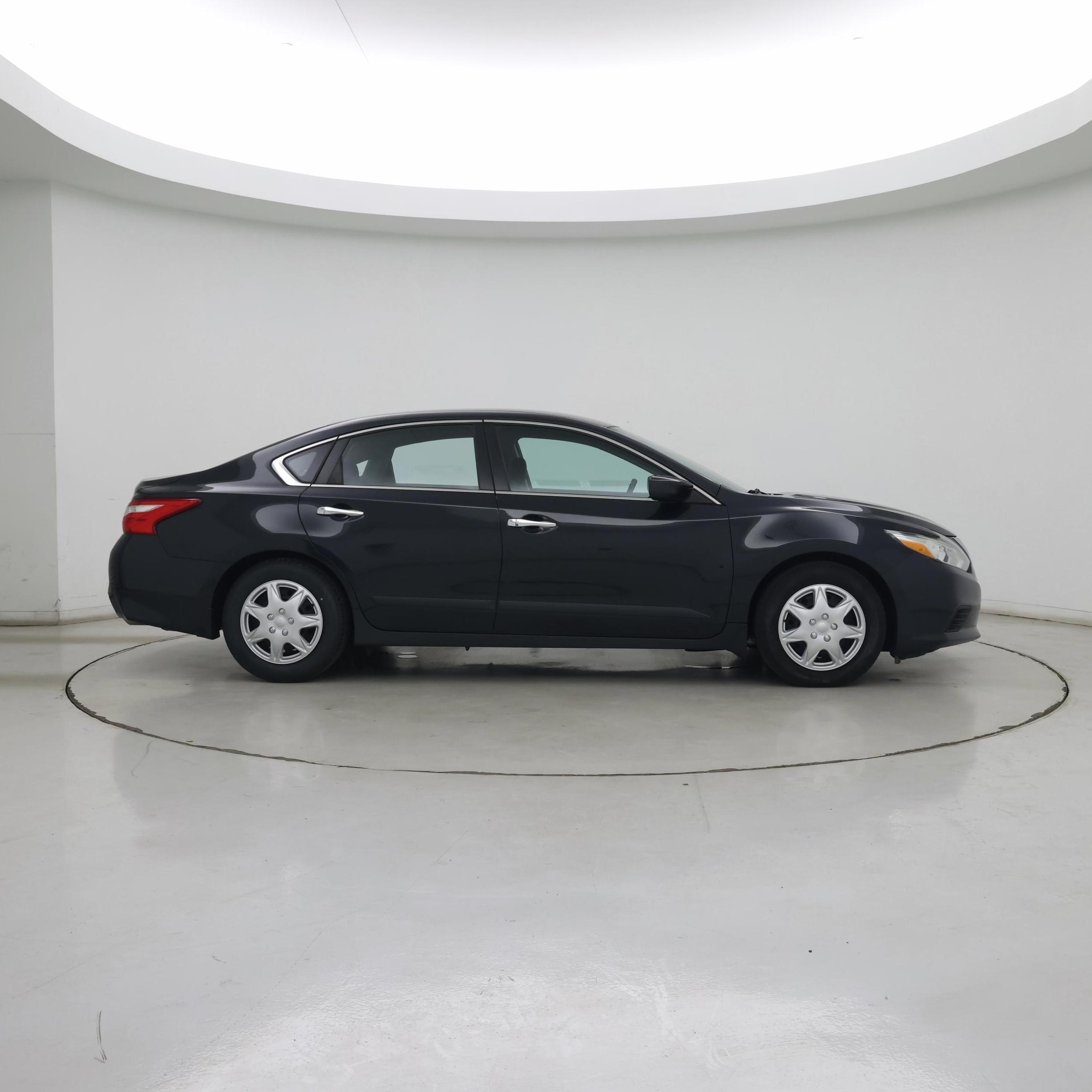 Thumbnail: 2017 Nissan Altima - 7