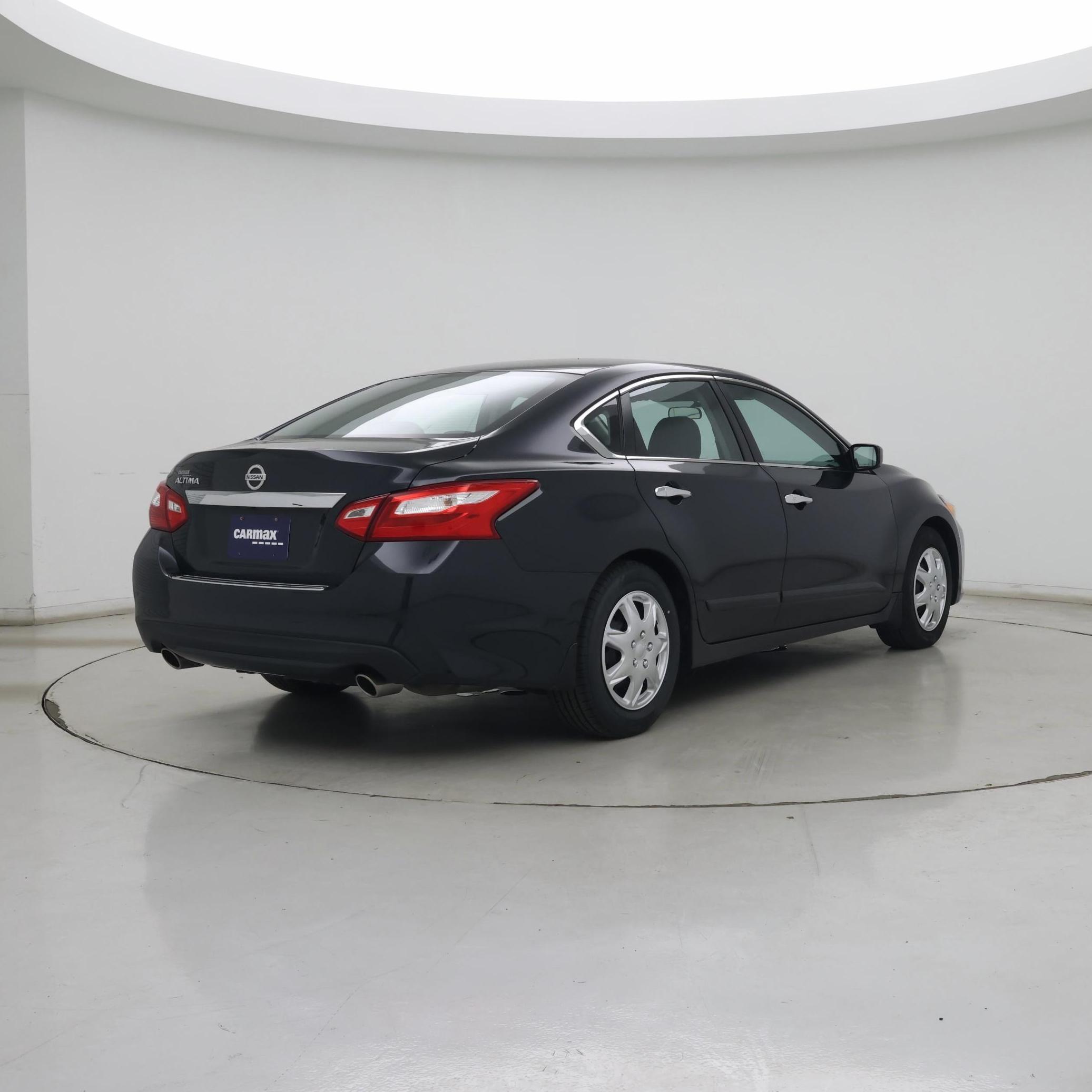 Thumbnail: 2017 Nissan Altima - 8