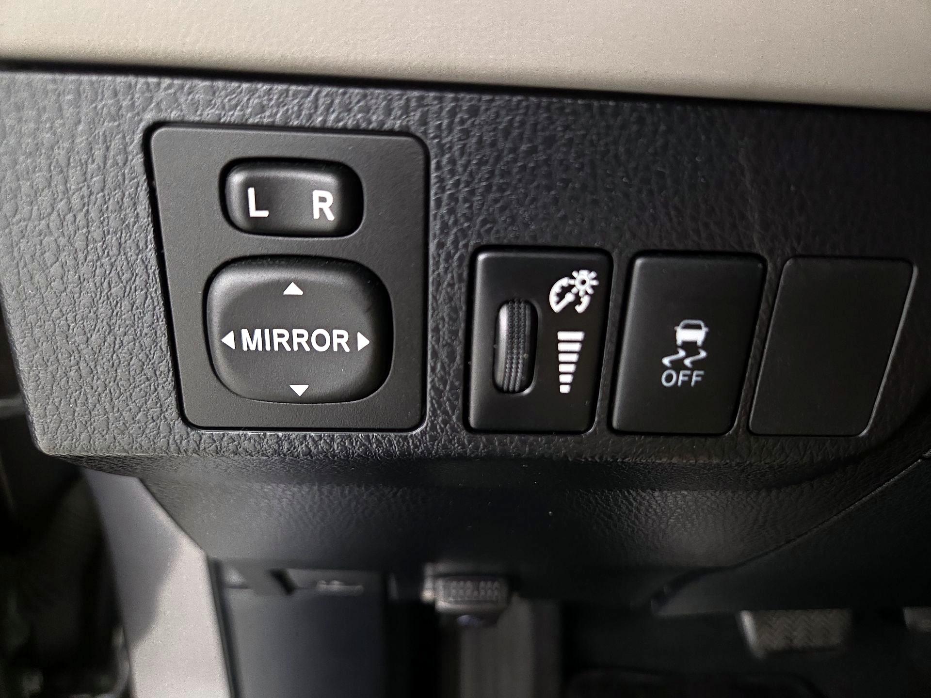 Thumbnail: 2014 Toyota RAV4 - 13