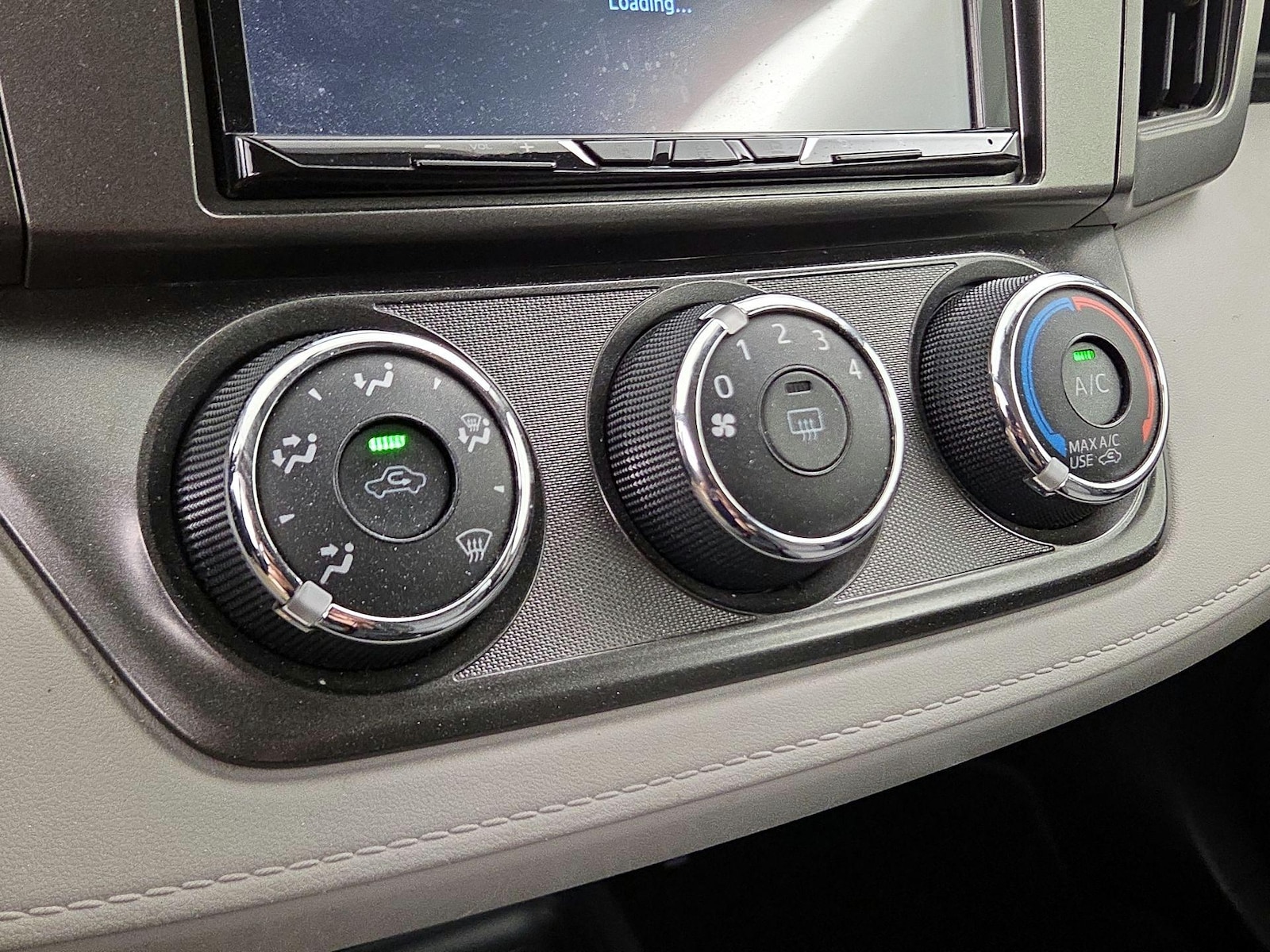 2014 Toyota RAV4 LE - Photo 17