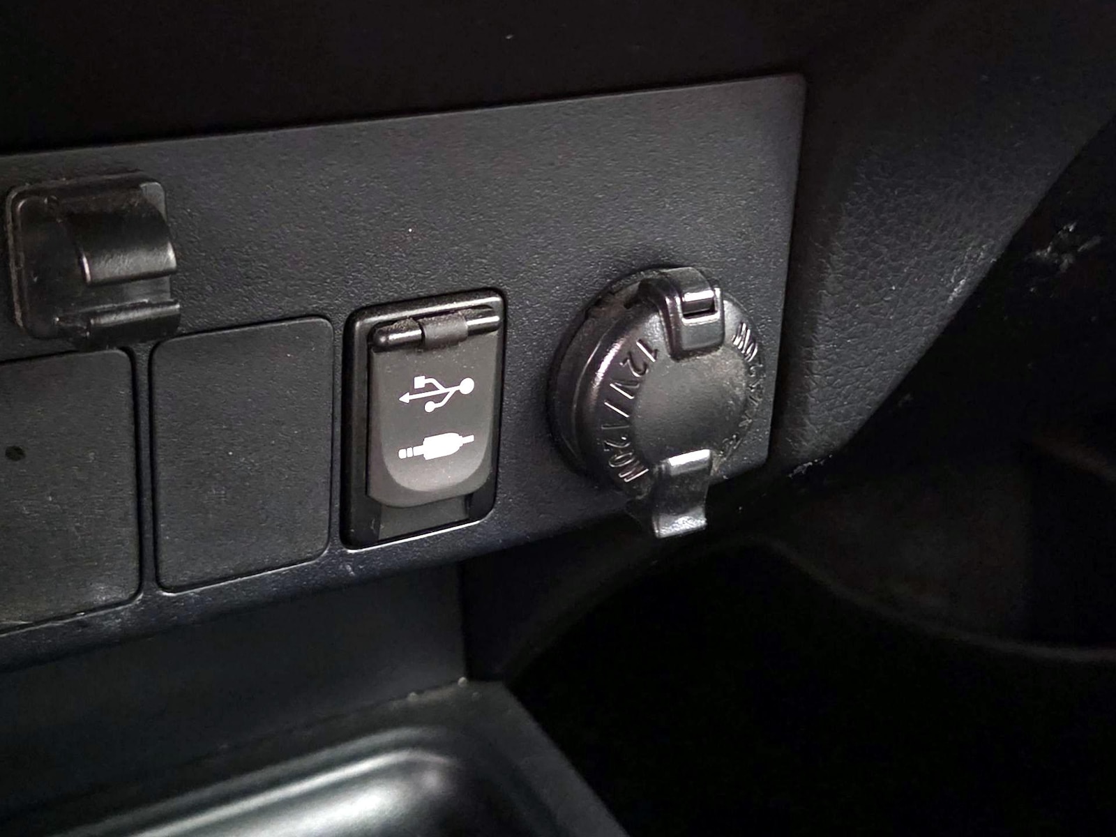 2014 Toyota RAV4 LE - Photo 19