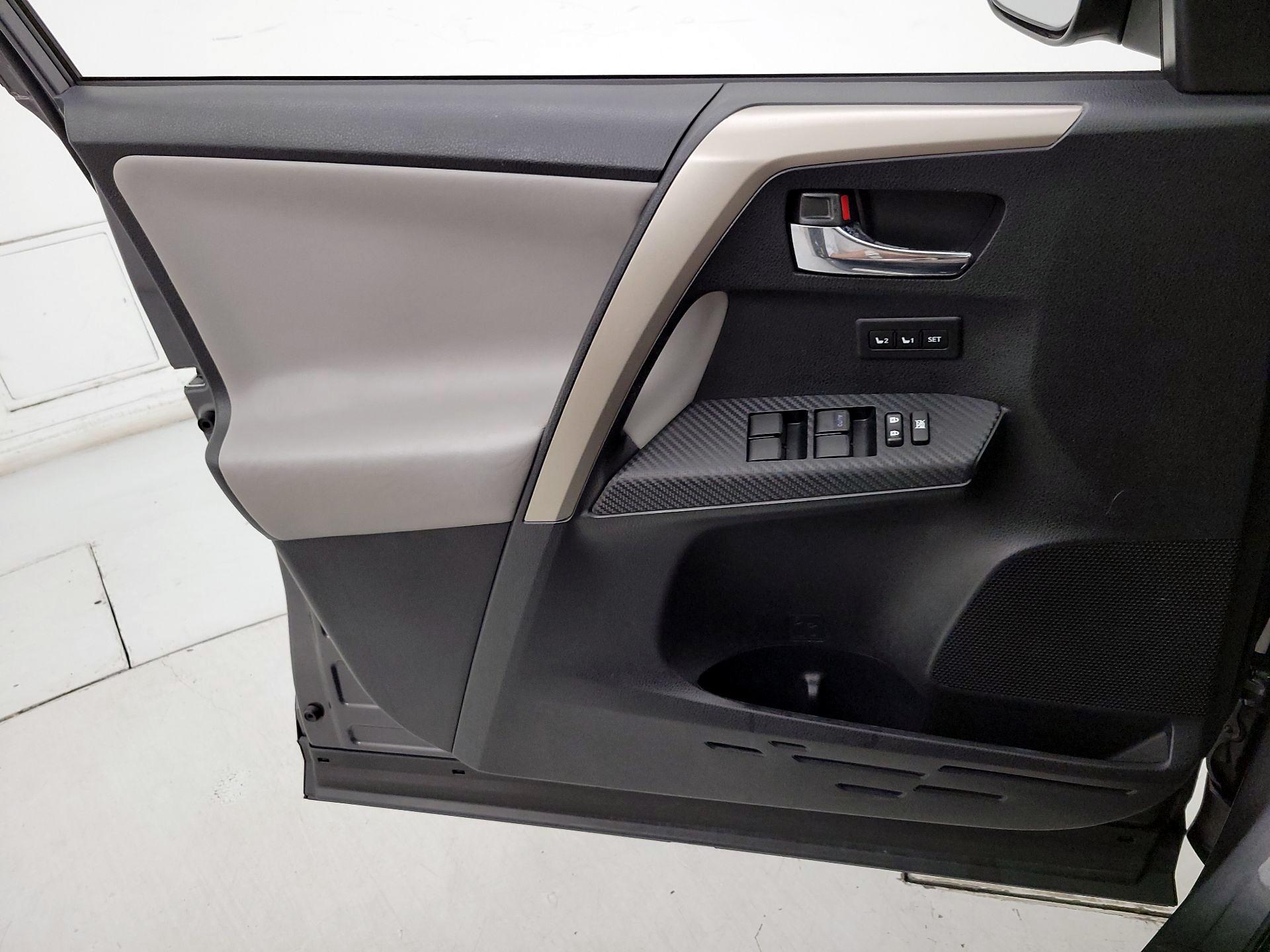 Thumbnail: 2015 Toyota RAV4 - 12