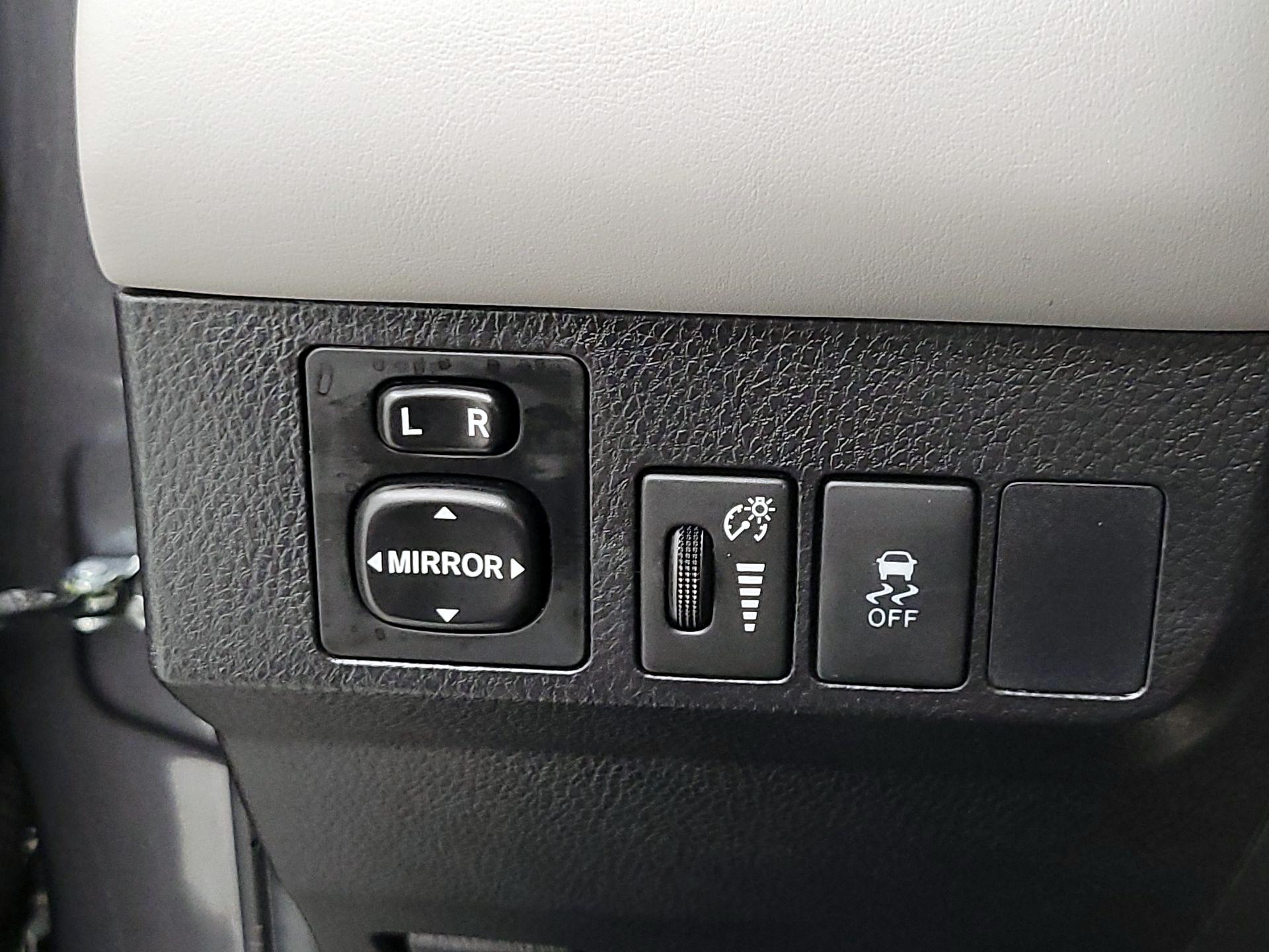 Thumbnail: 2015 Toyota RAV4 - 13