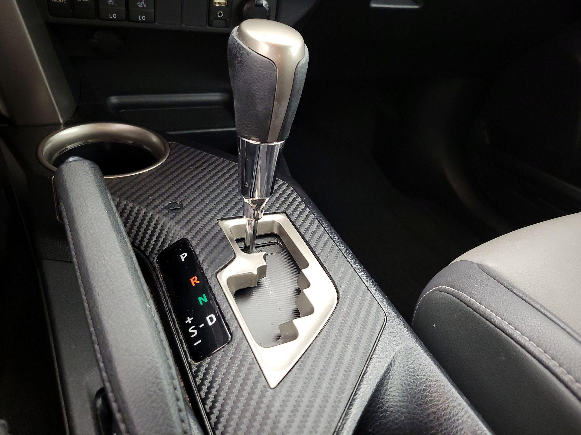 Thumbnail: 2015 Toyota RAV4 - 17