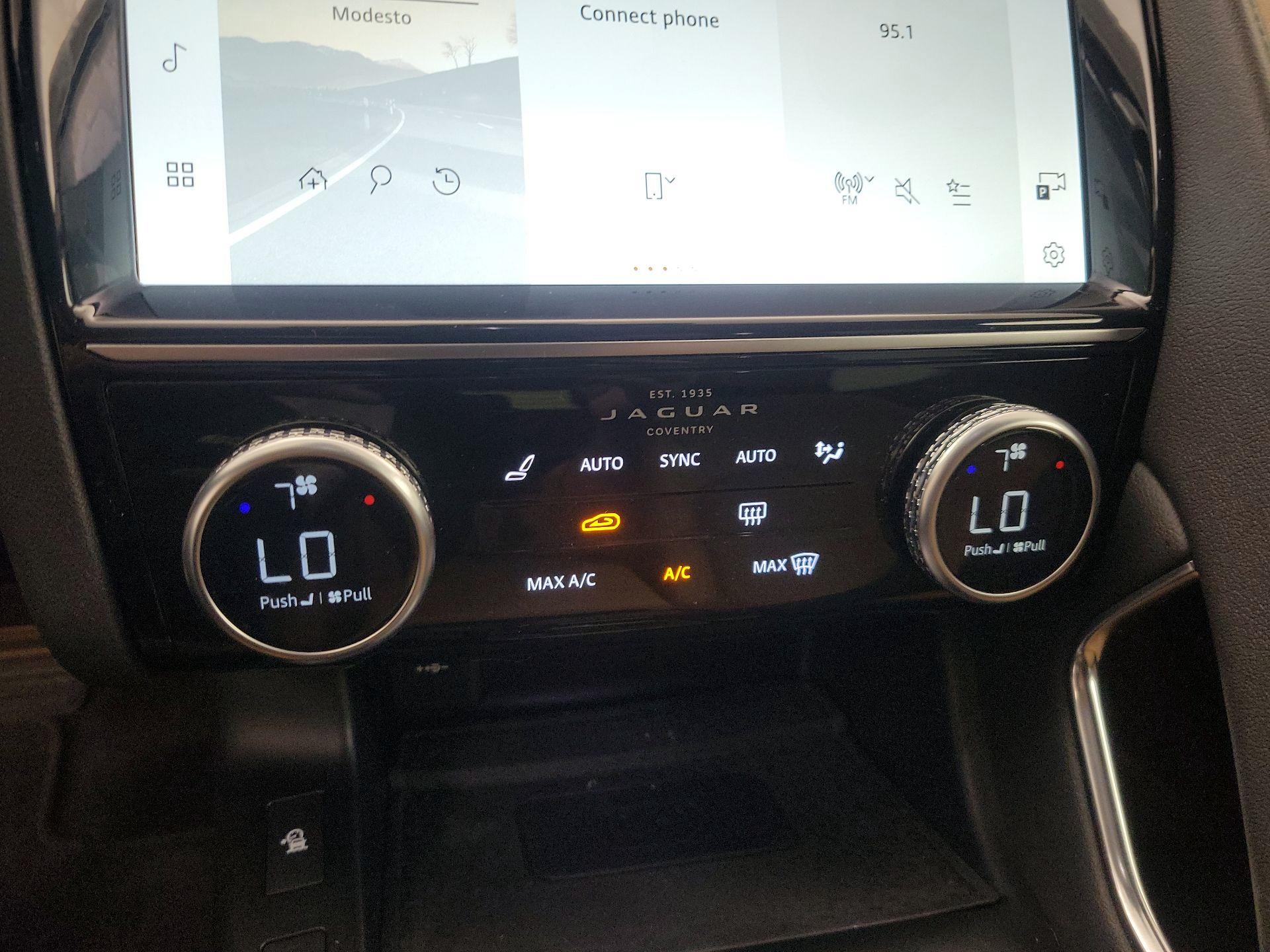 Thumbnail: 2021 Jaguar E-Pace - 17