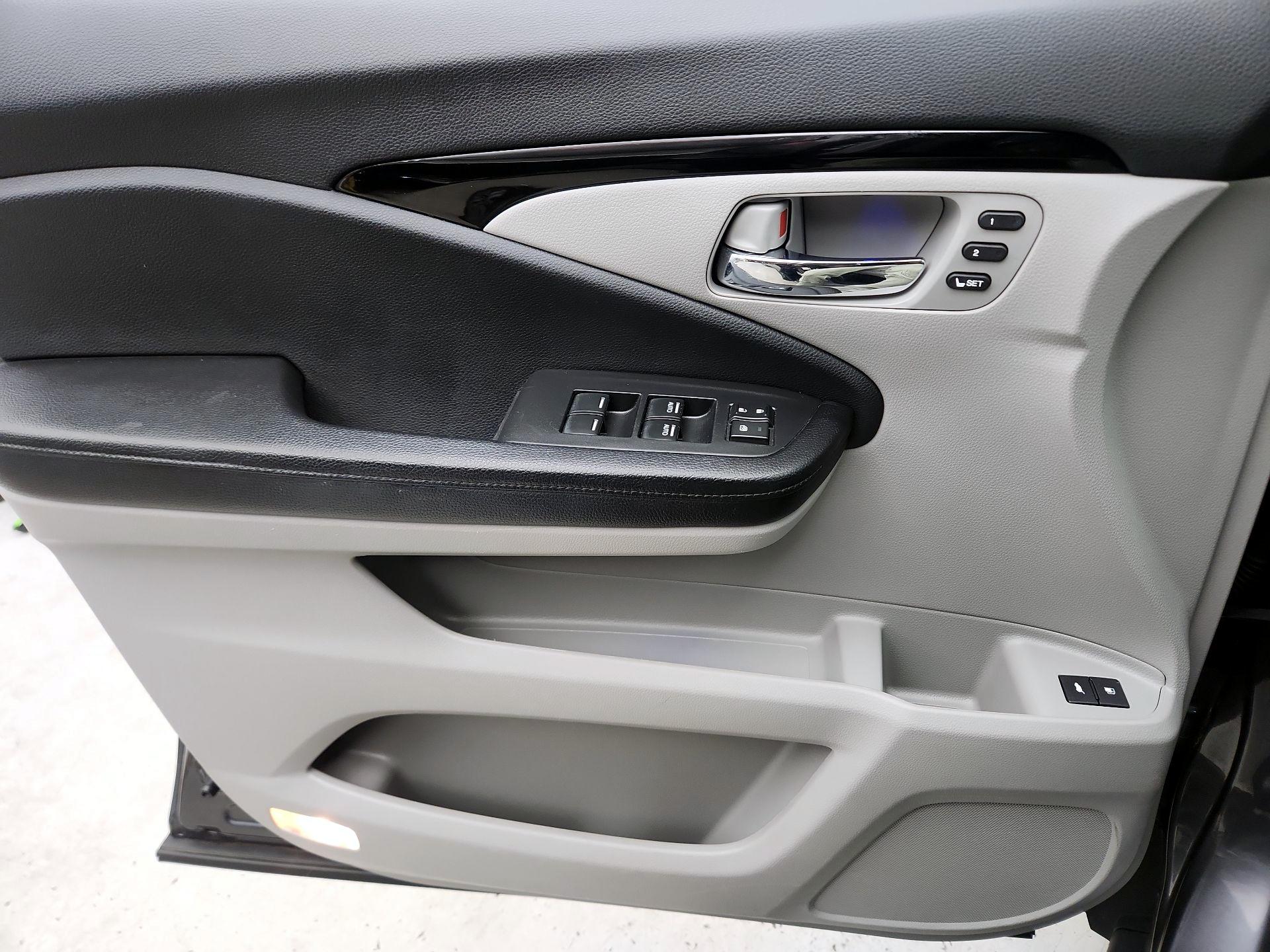 Thumbnail: 2018 Honda Pilot - 12