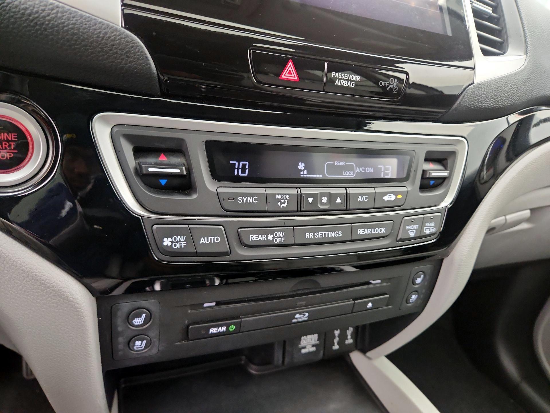 Thumbnail: 2018 Honda Pilot - 17