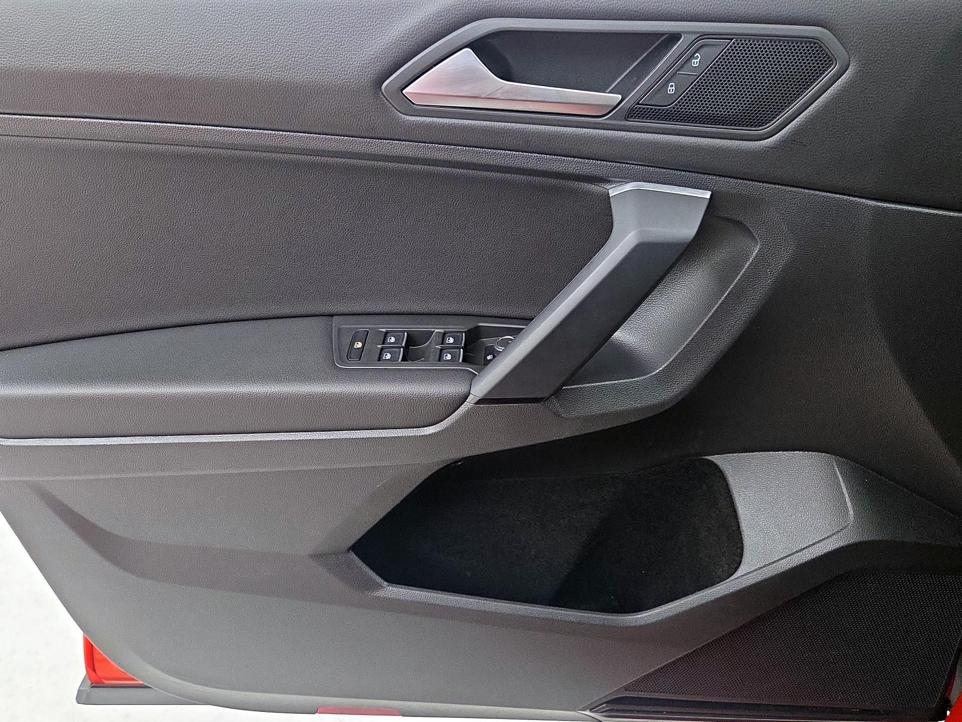 Thumbnail: 2019 Volkswagen Tiguan - 12
