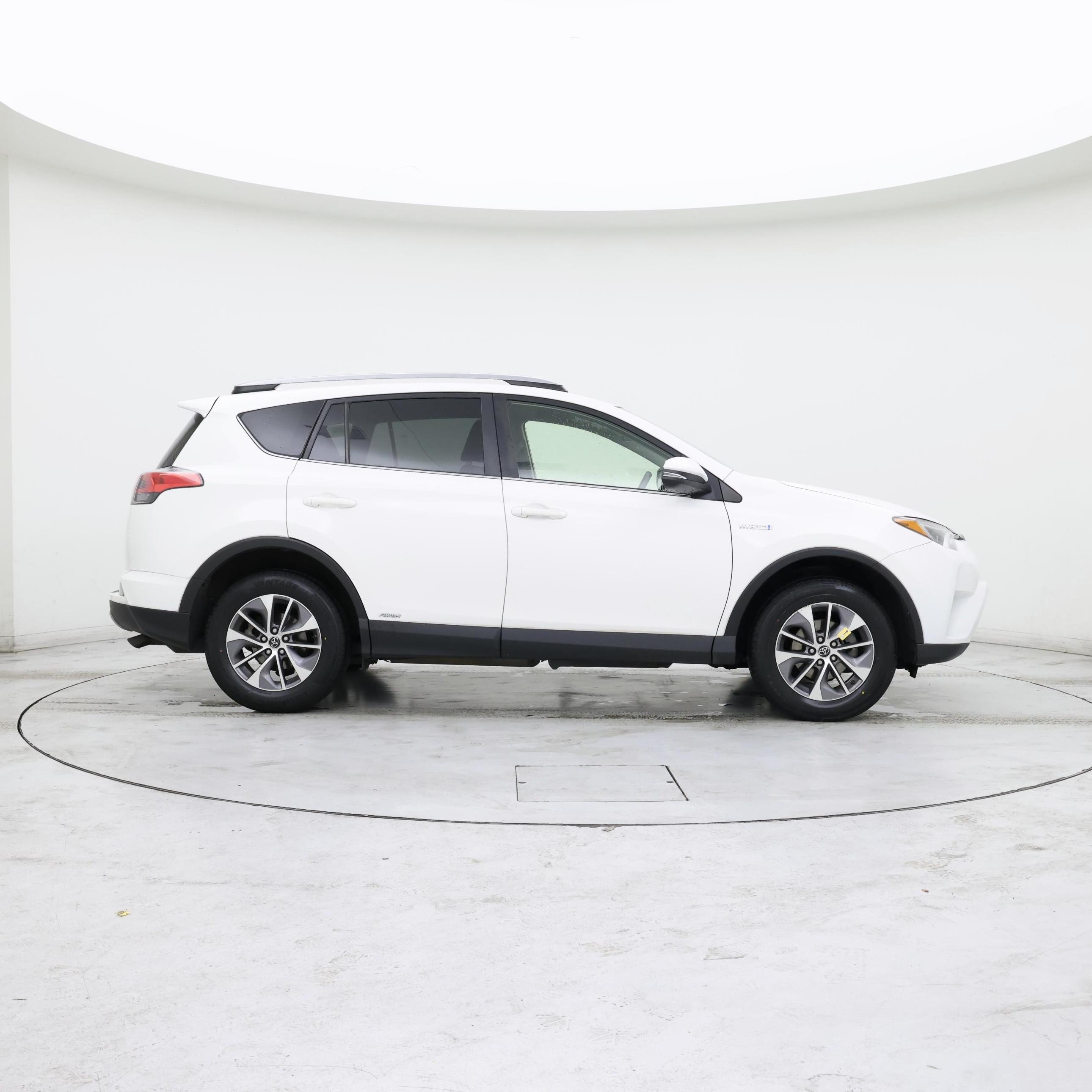 Thumbnail: 2018 Toyota RAV4 - 7