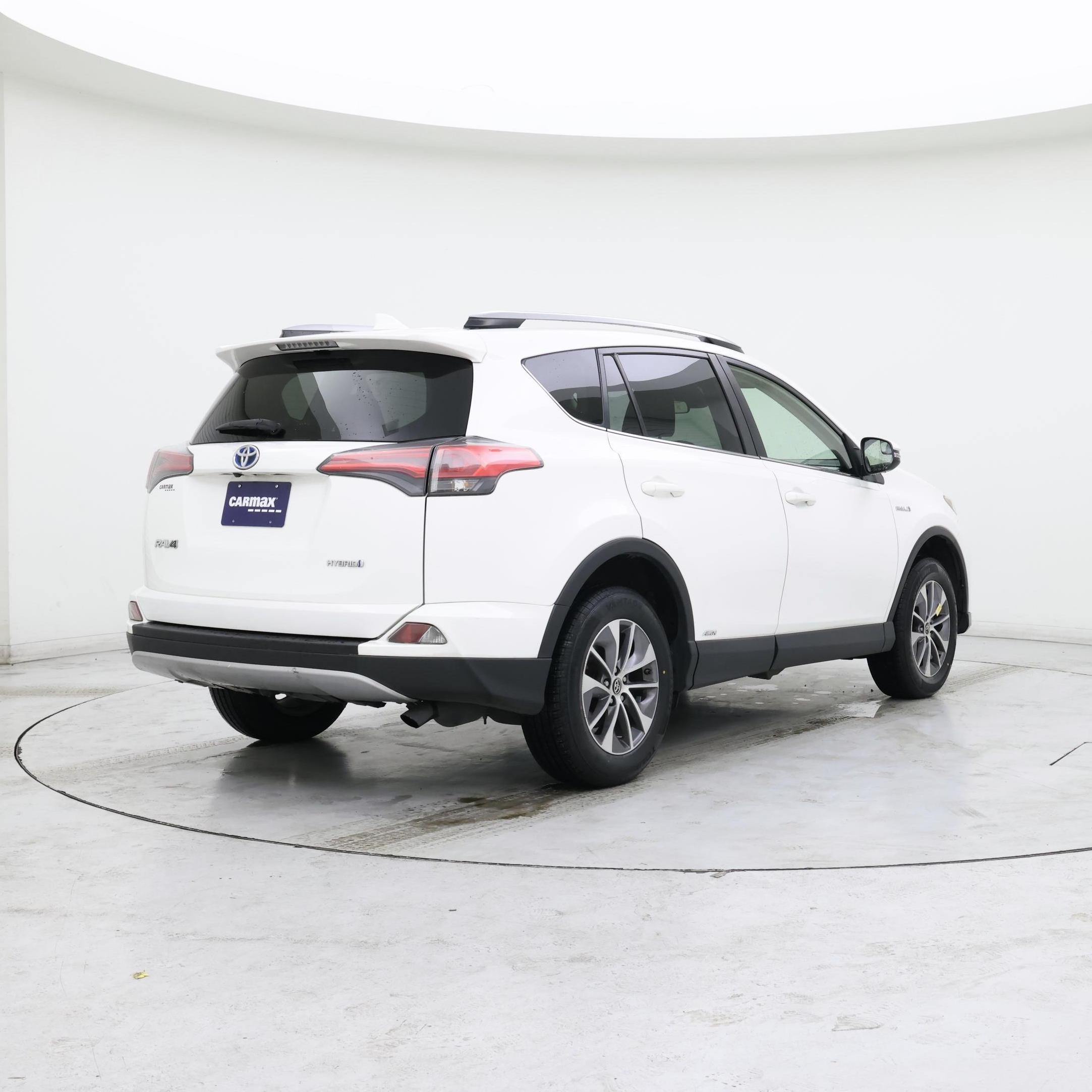 Thumbnail: 2018 Toyota RAV4 - 8
