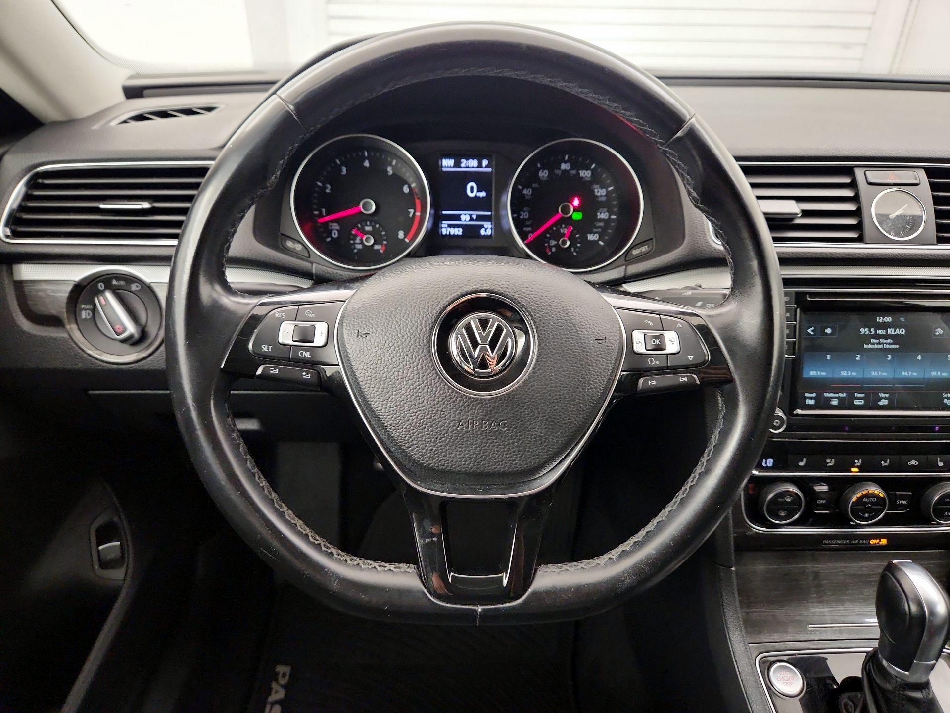 Thumbnail: 2017 Volkswagen Passat - 10
