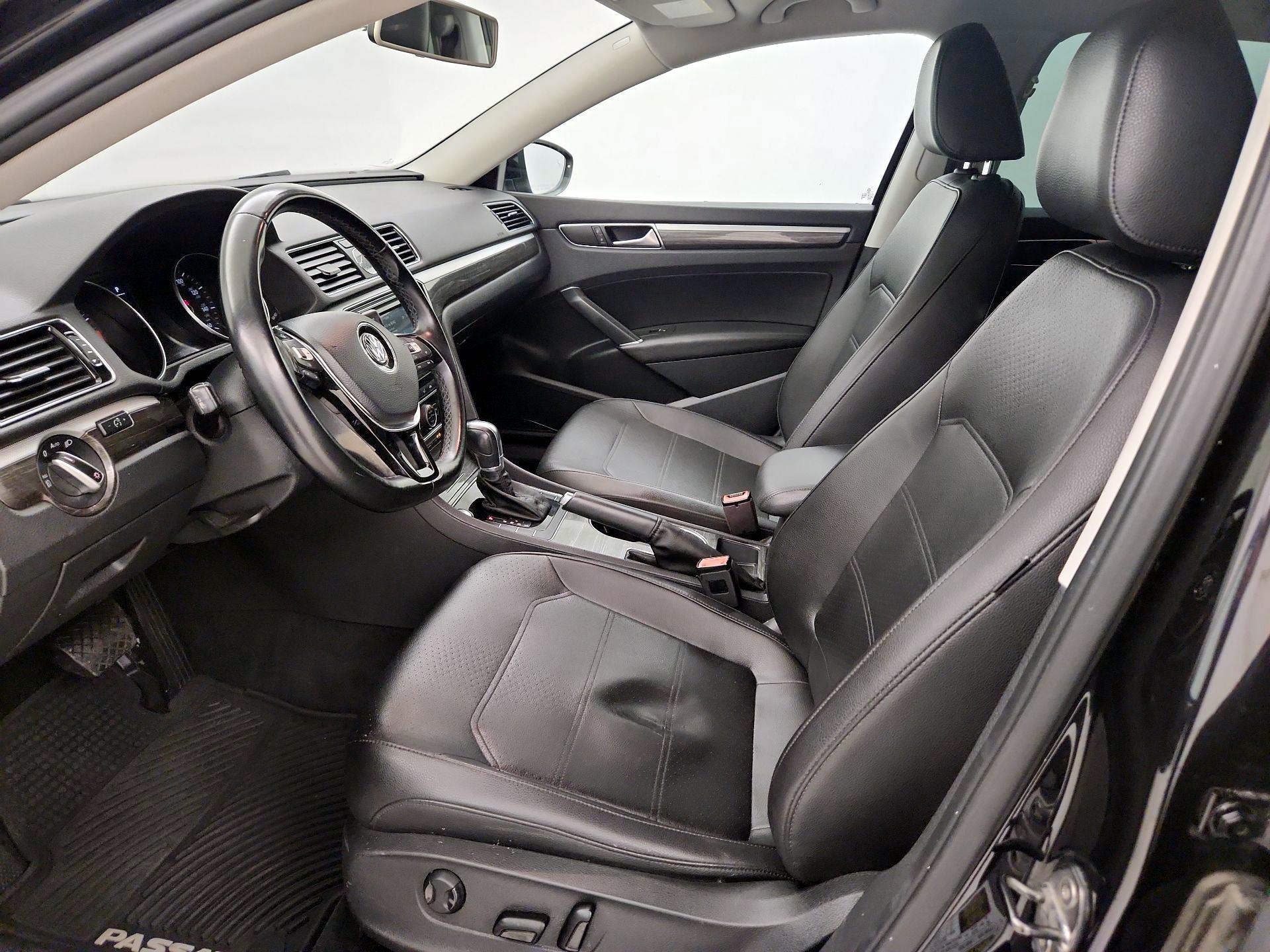 Thumbnail: 2017 Volkswagen Passat - 11