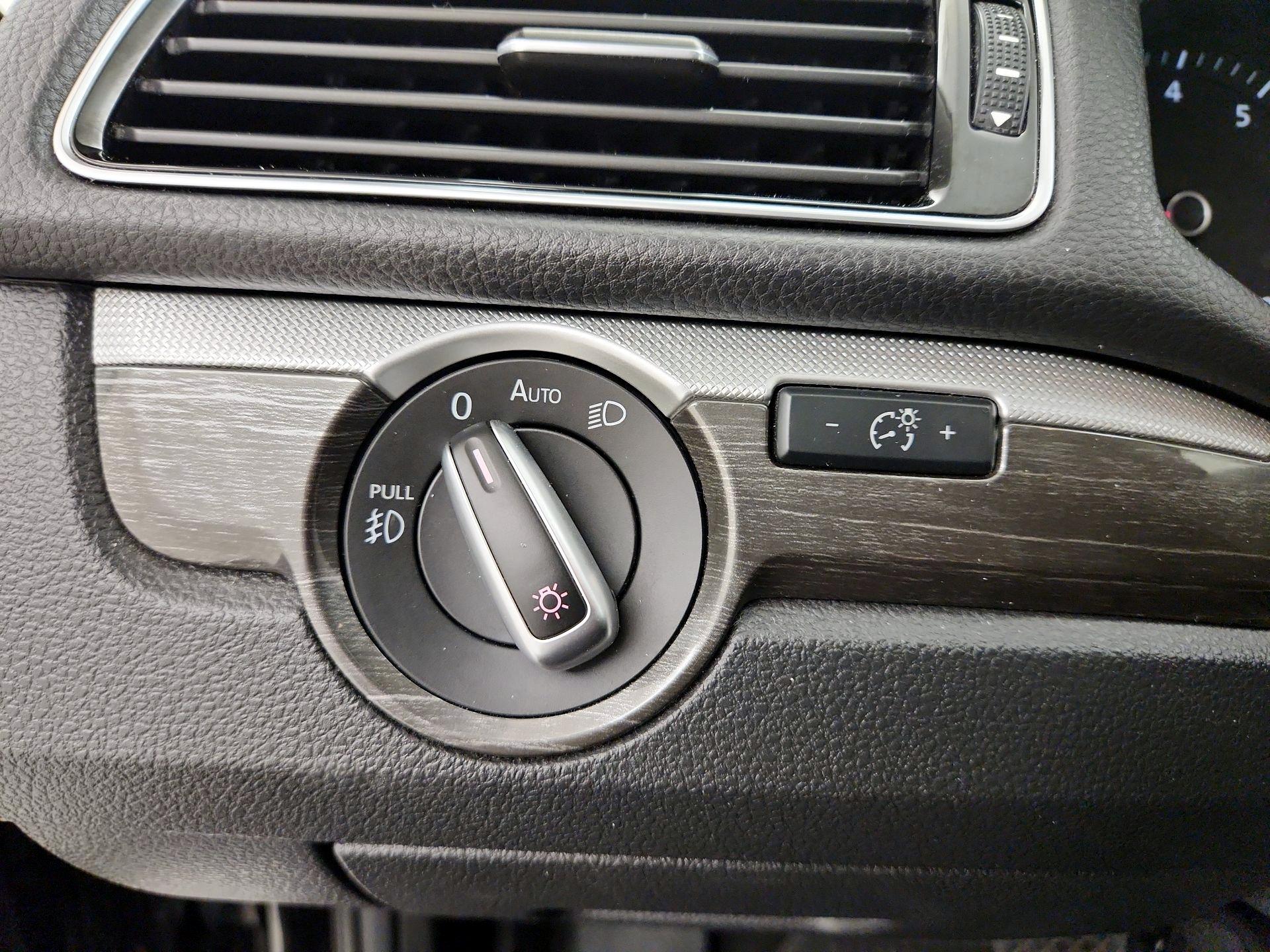 Thumbnail: 2017 Volkswagen Passat - 13