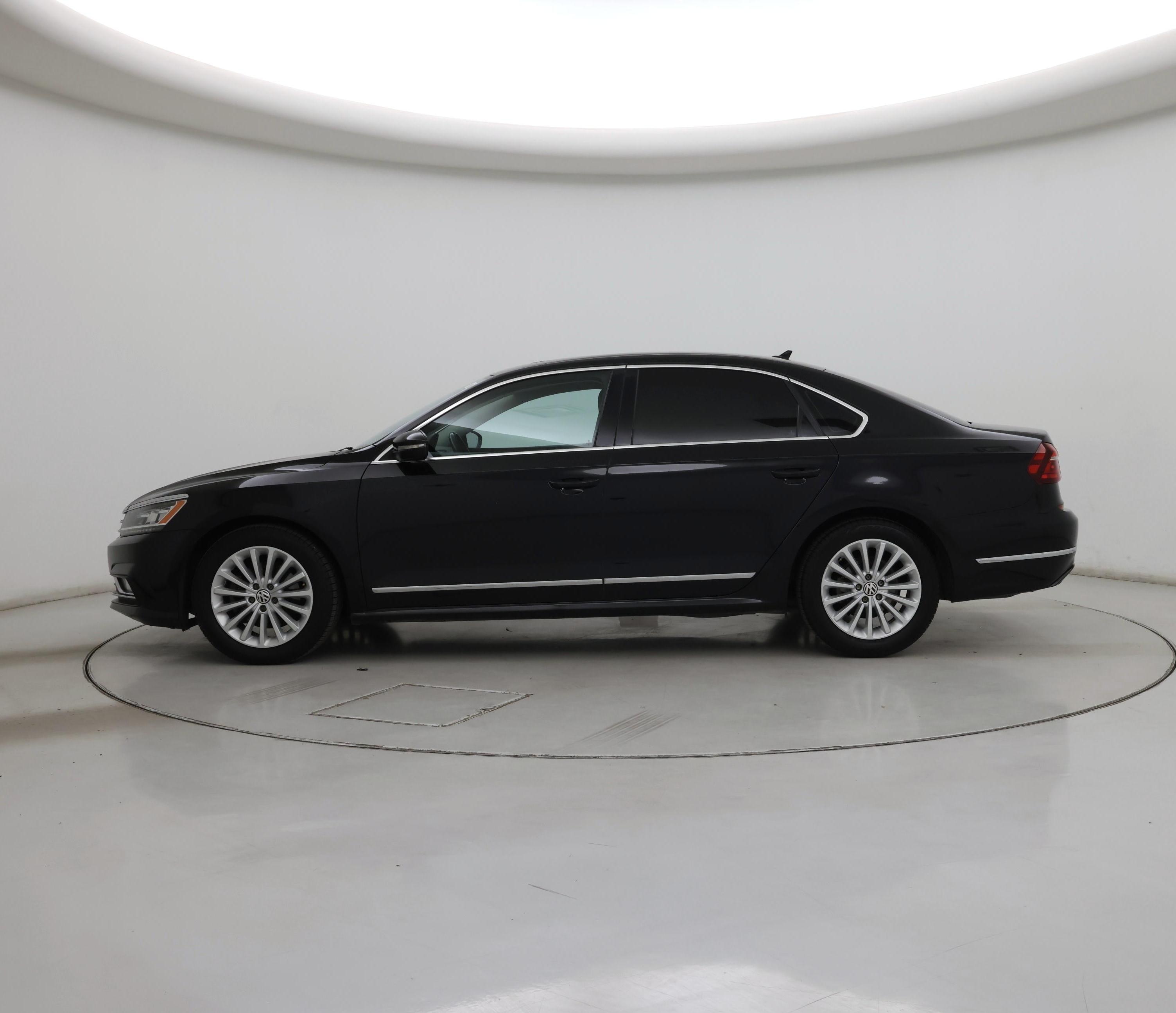 Thumbnail: 2017 Volkswagen Passat - 3