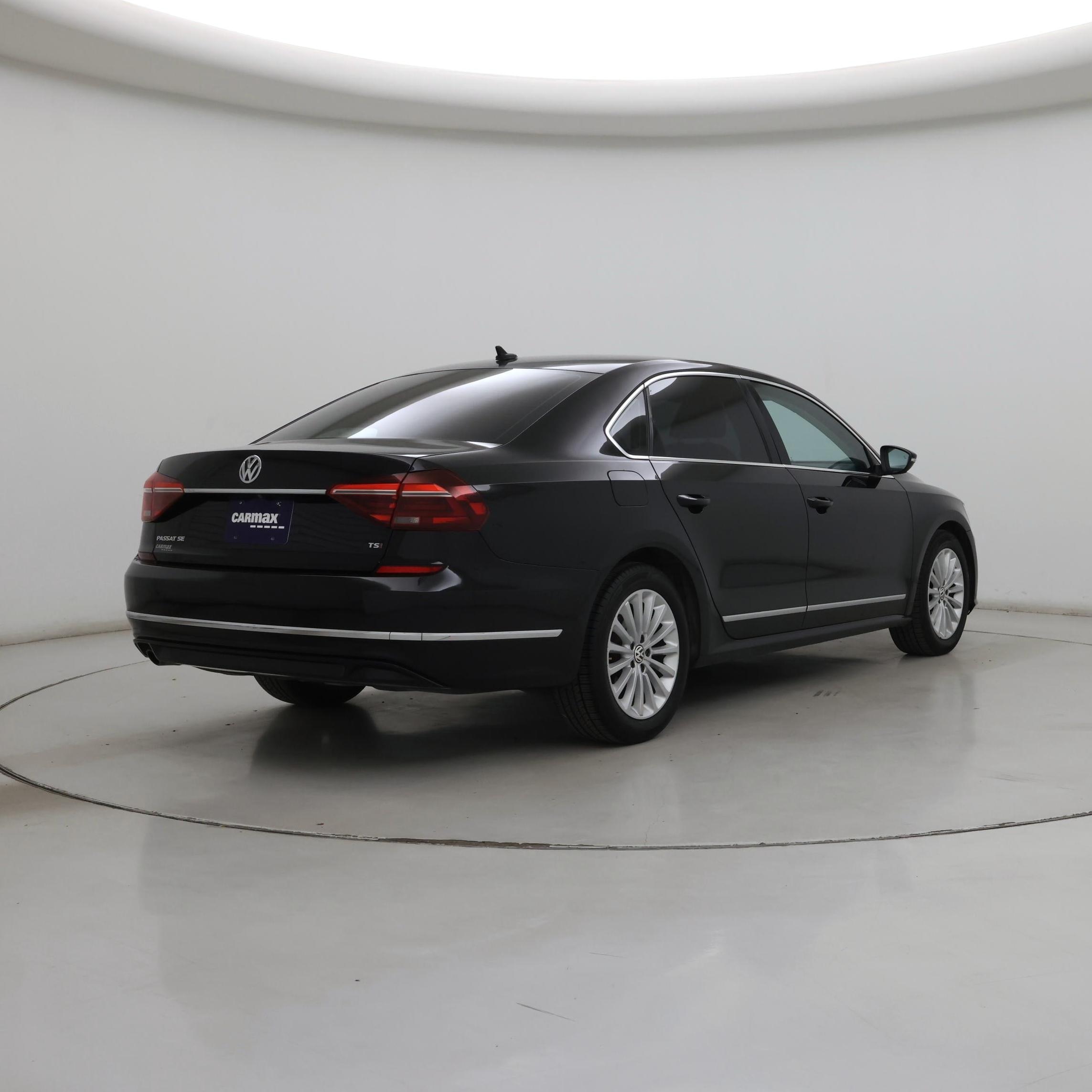 Thumbnail: 2017 Volkswagen Passat - 8