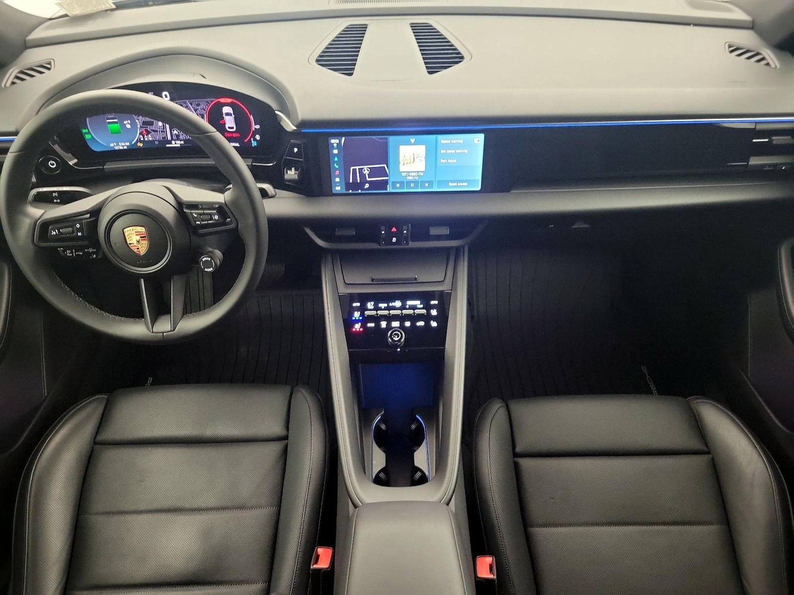 2025 Porsche Macan Base - Photo 10