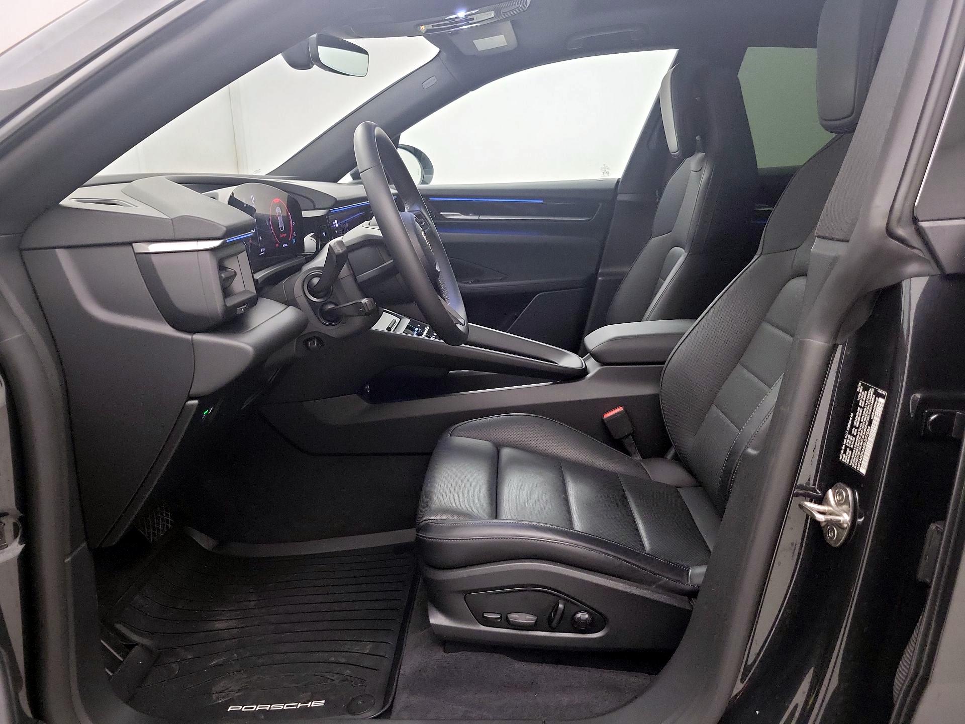 Thumbnail: 2025 Porsche Macan - 11